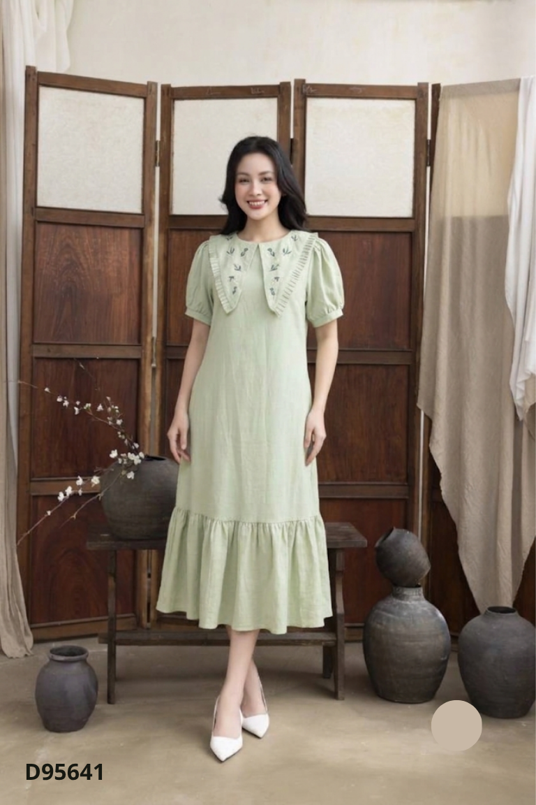Váy xanh SKY STUDIO thêu họa tiết cổ