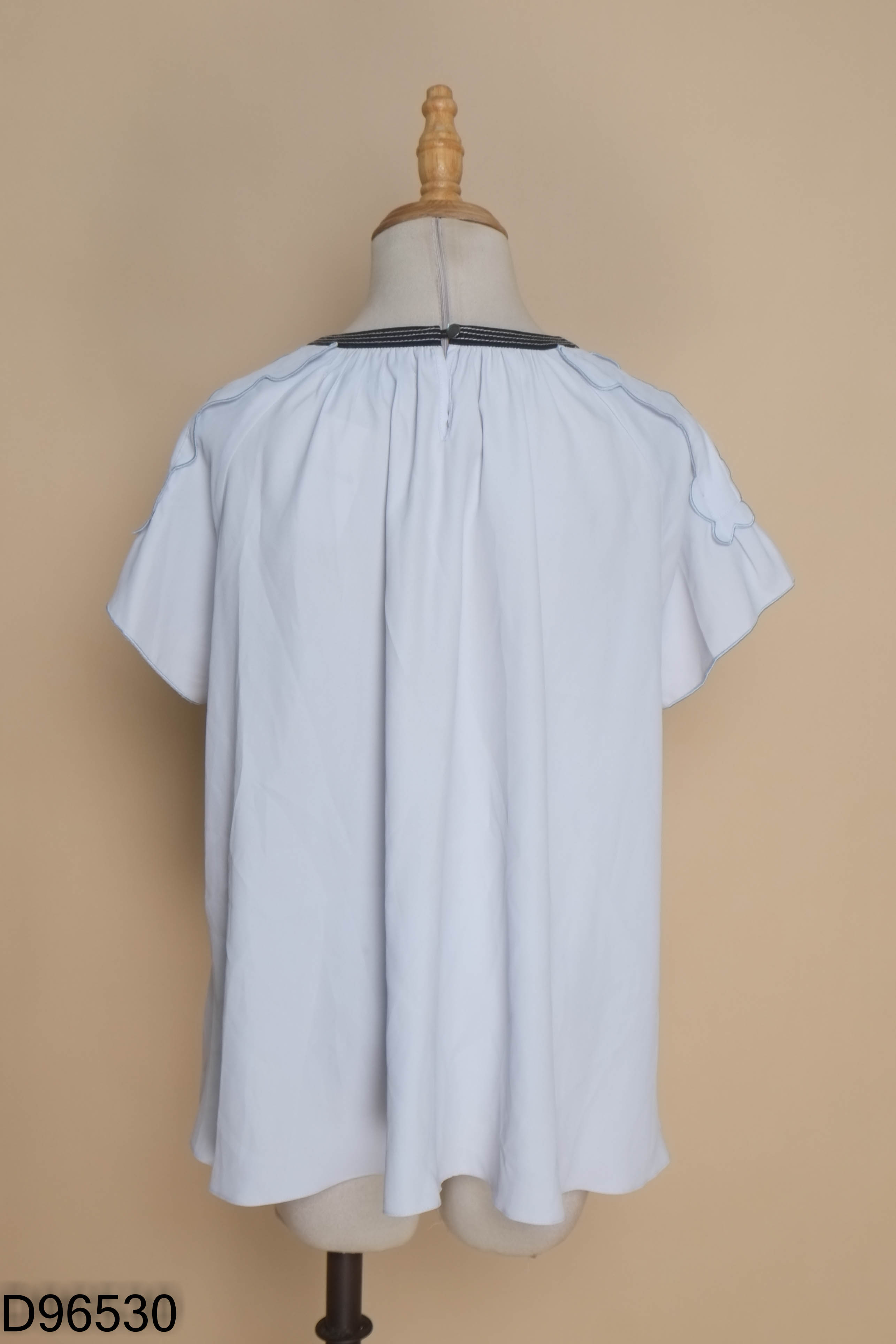 Áo IVY MODA xanh đính ngọc