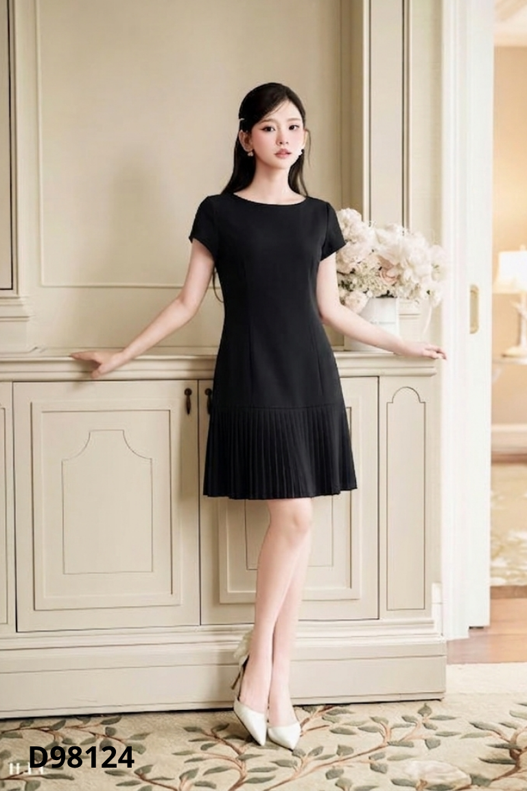 Váy đen trơn xếp ly