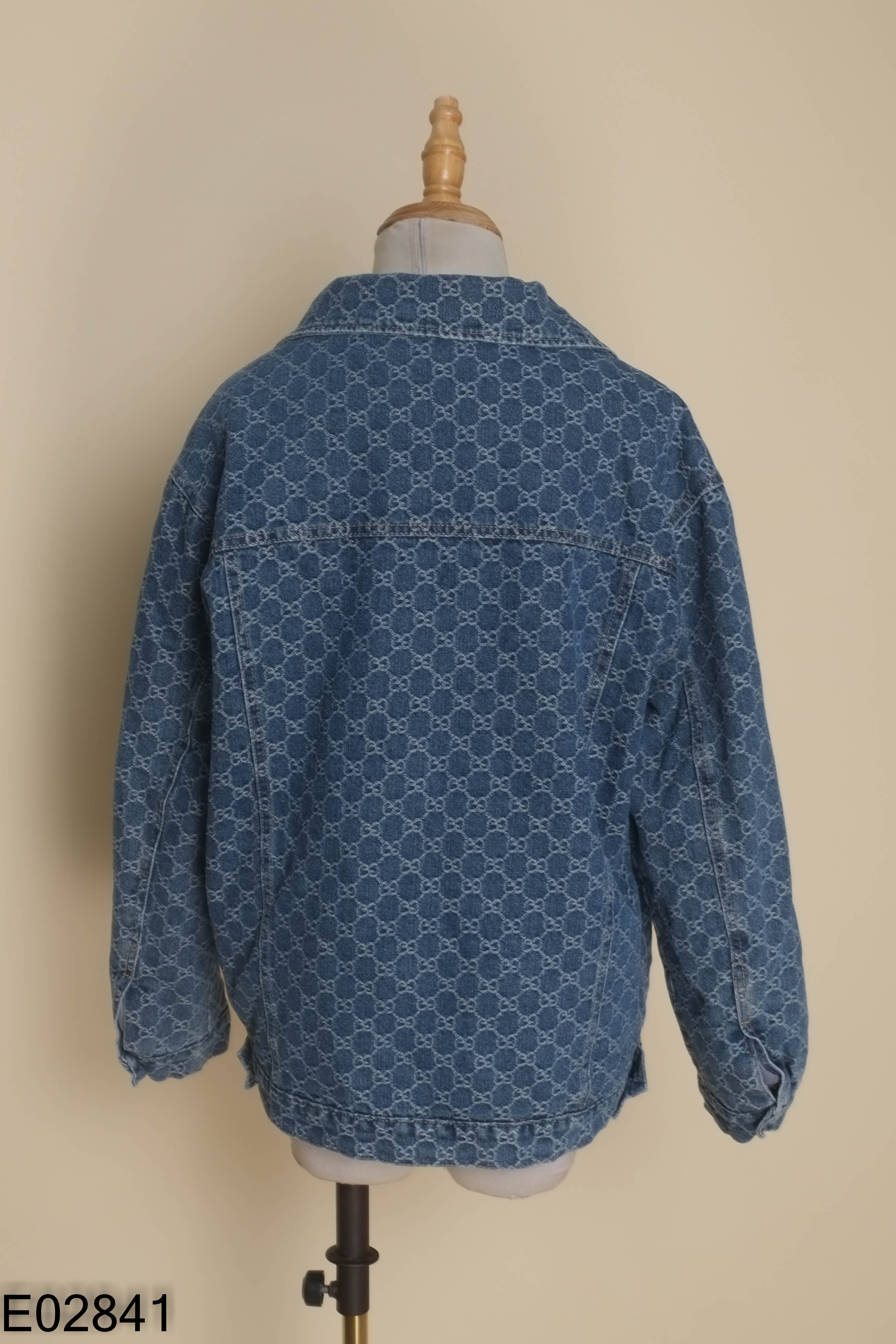 Áo khoác jeans xanh họa tiết