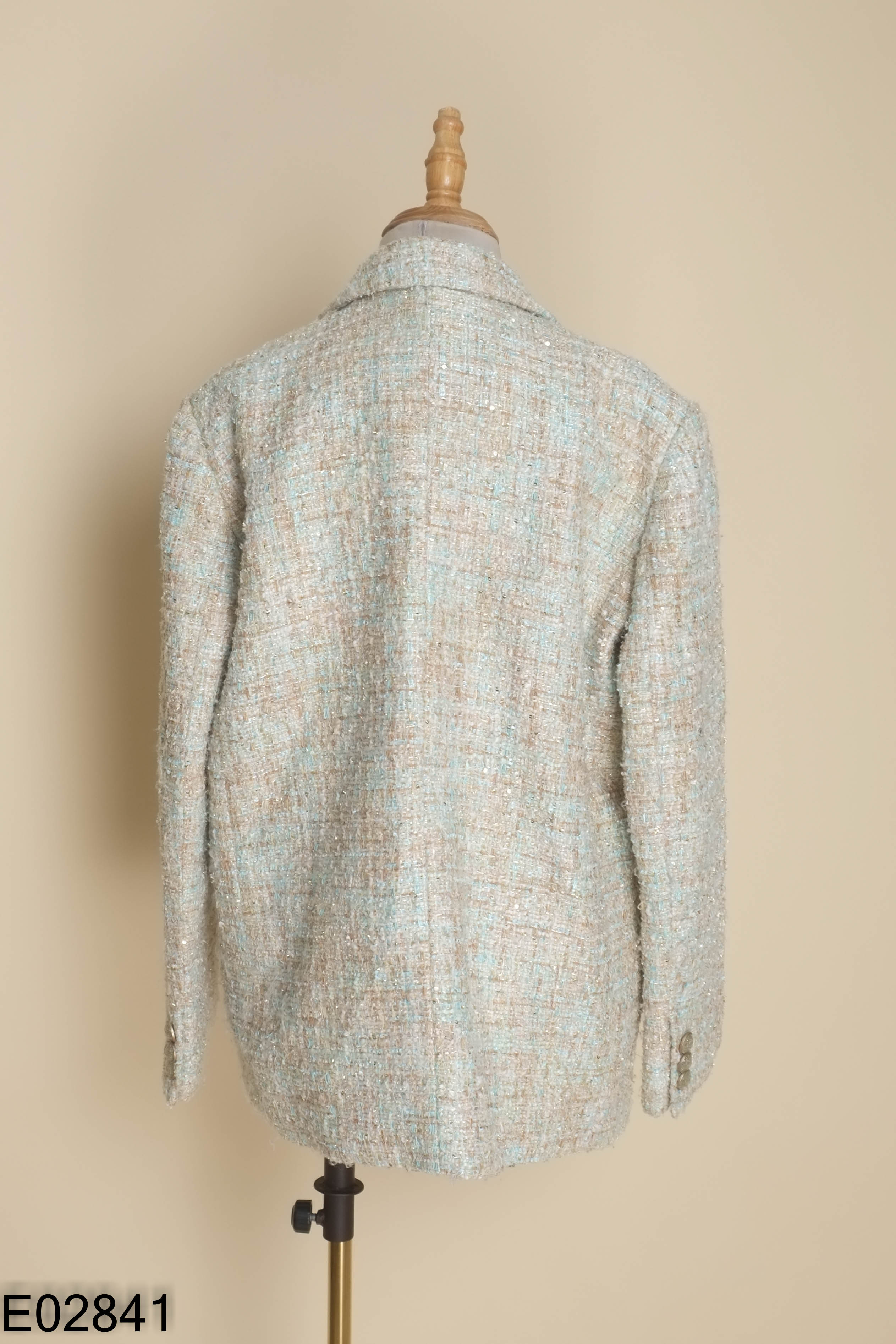 Áo khoác dạ tweed xanh be đính sequin