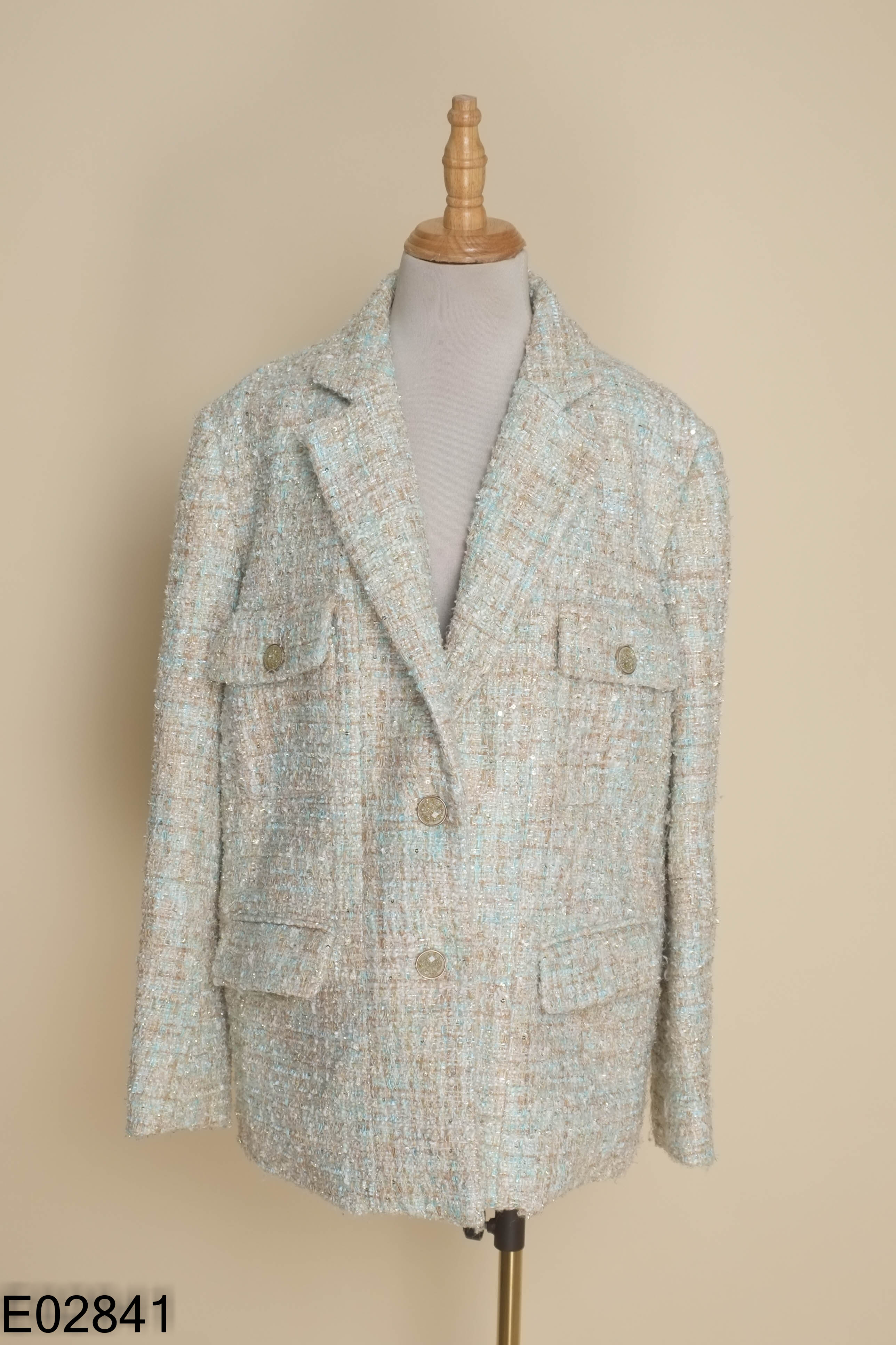 Áo khoác dạ tweed xanh be đính sequin