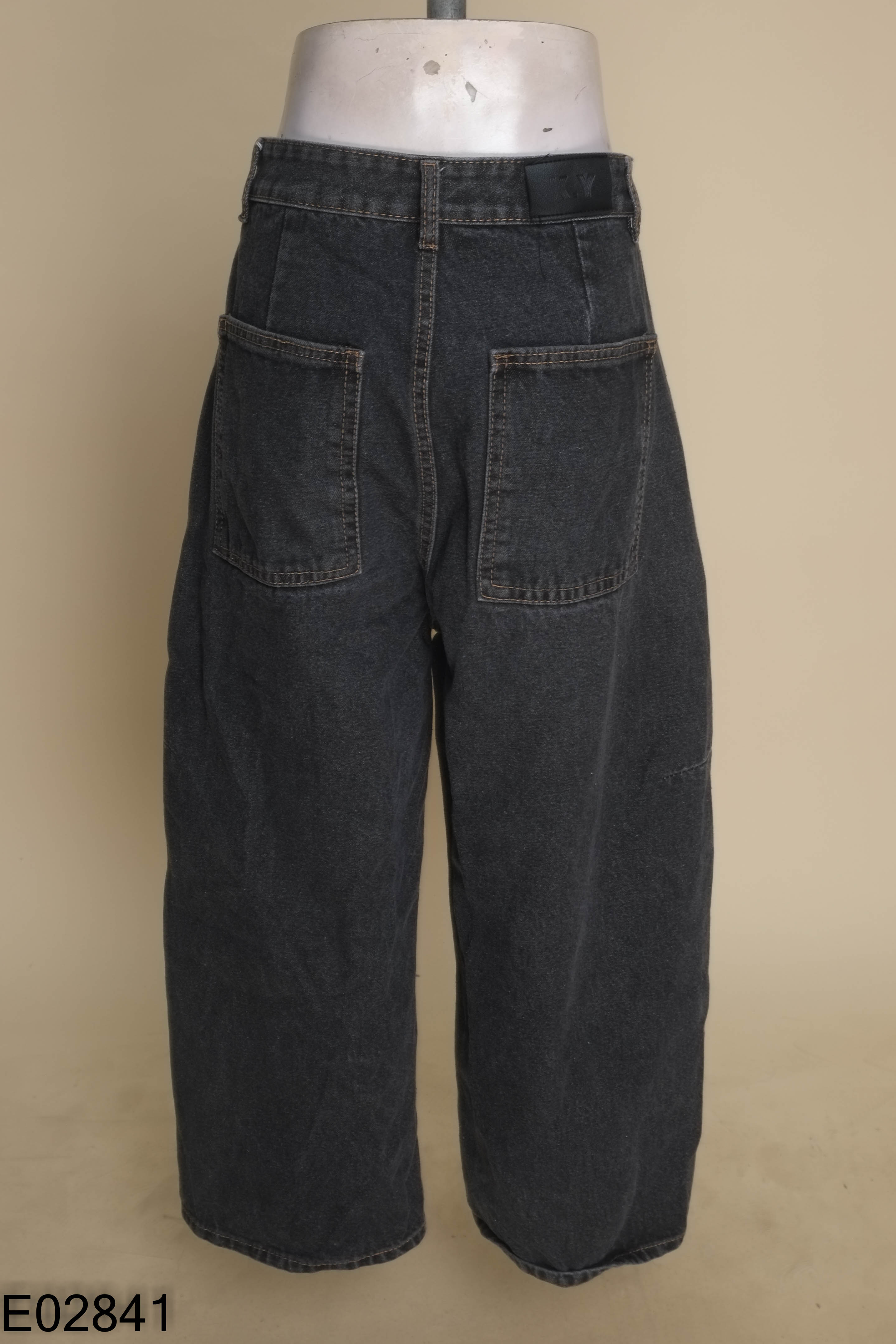 Quần jeans đen trơn ống rộng