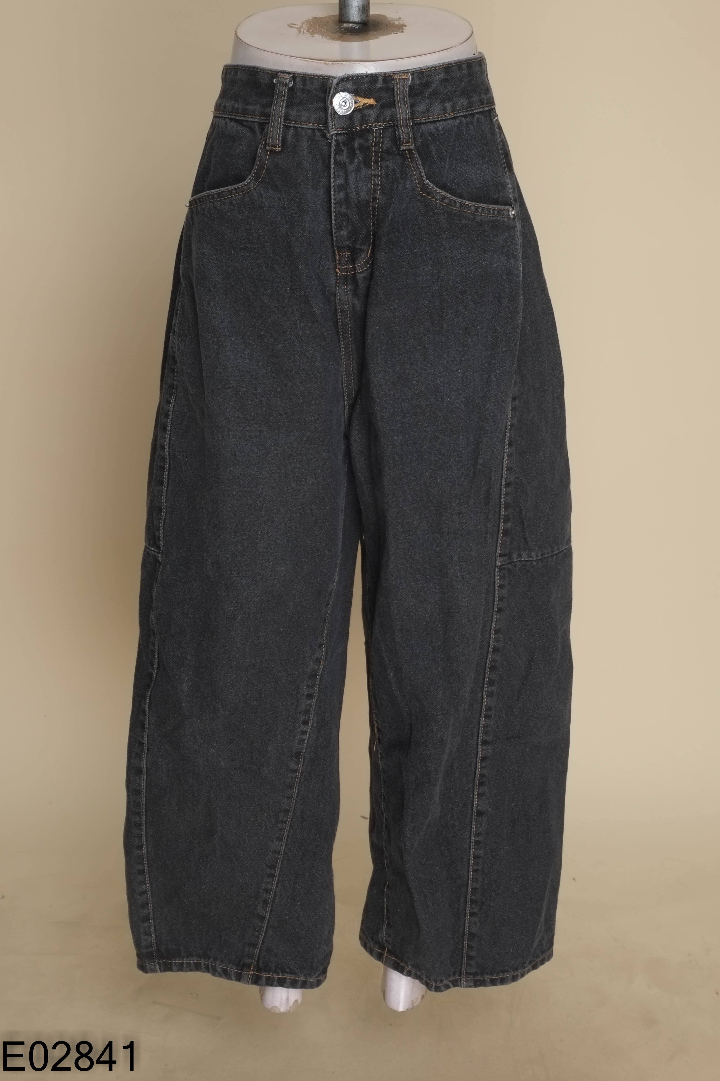 Quần jeans đen trơn ống rộng