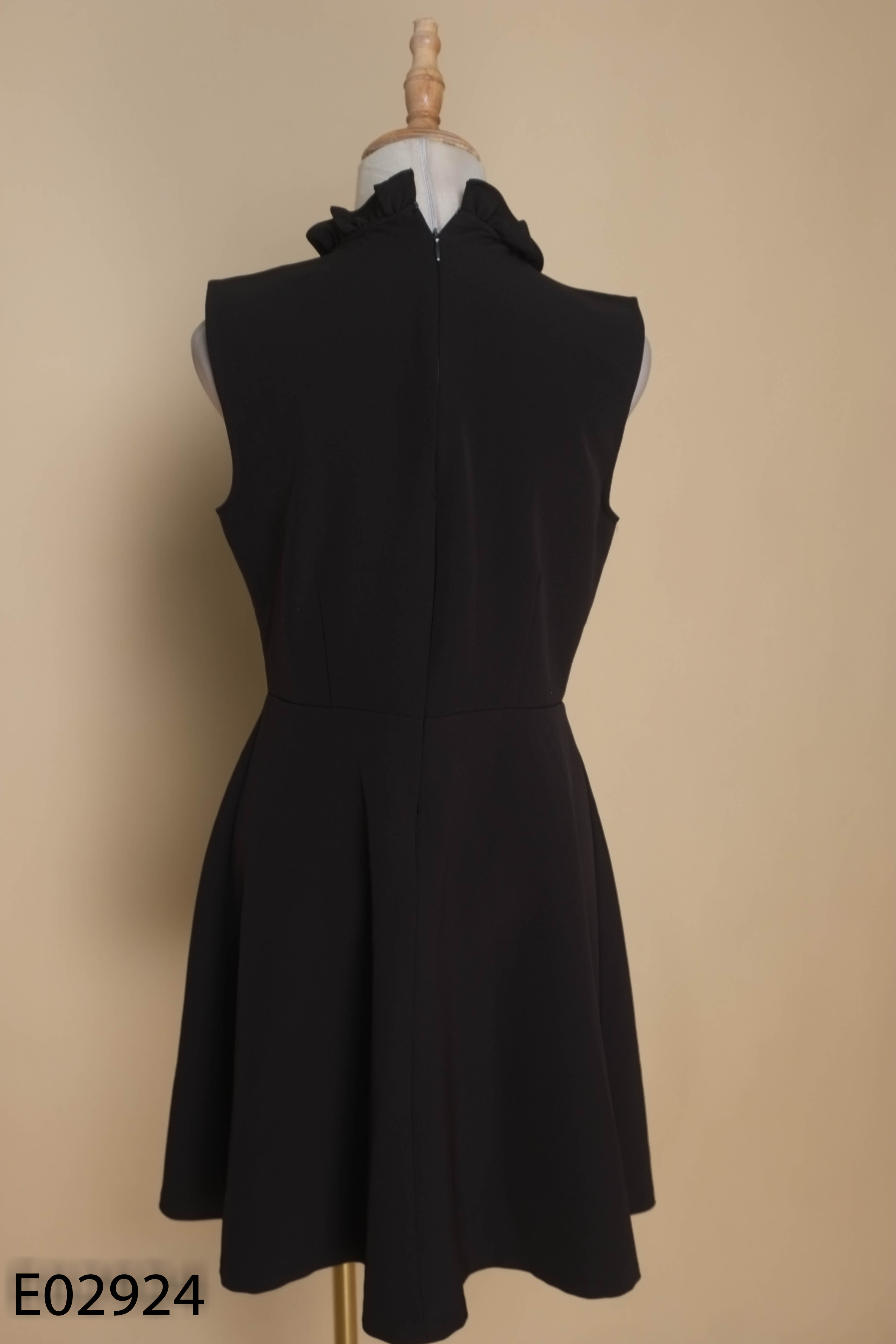 Váy đen ZARA phối ren