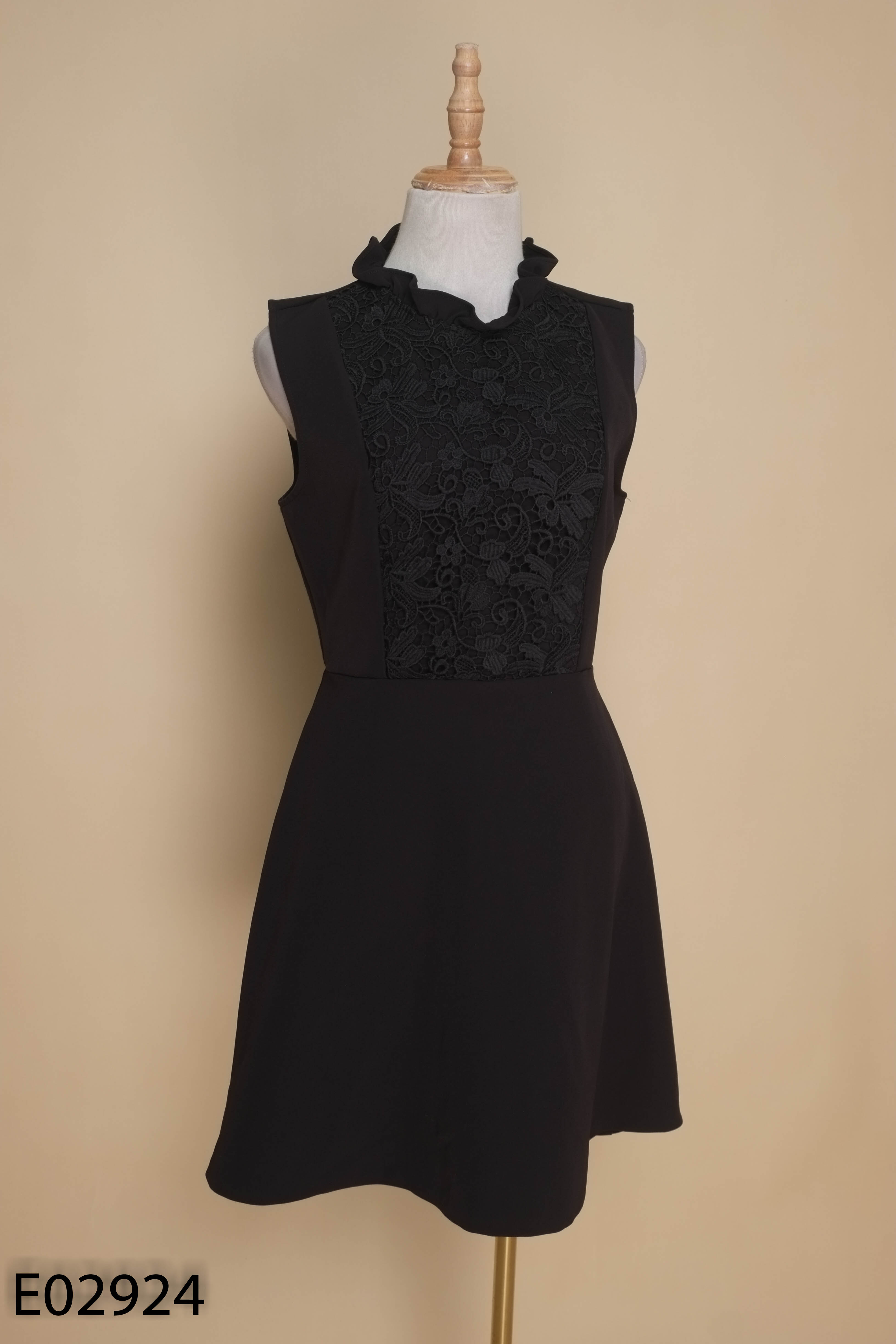 Váy đen ZARA phối ren