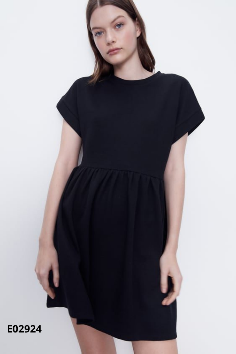 Váy ZARA đen trơn