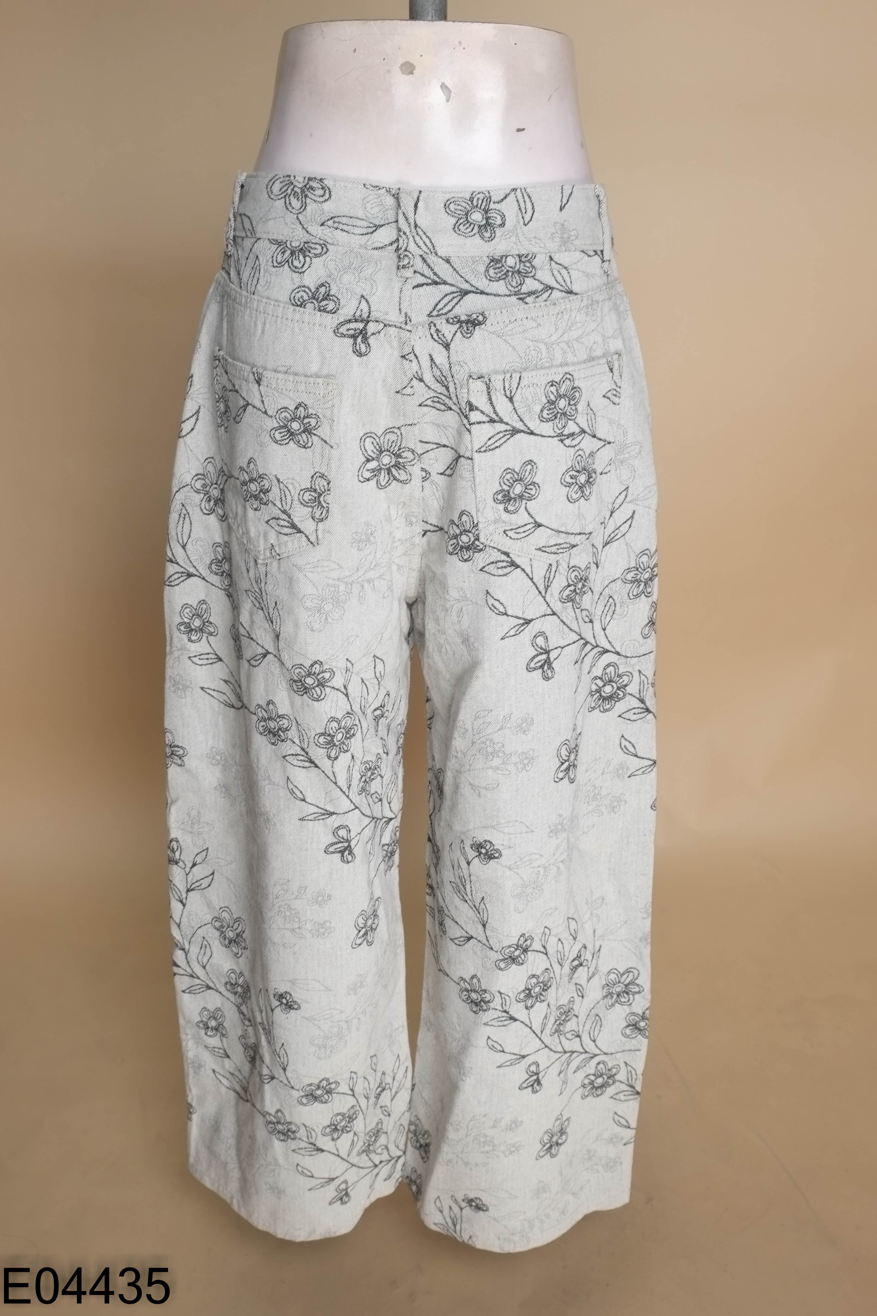 Quần jeans ghi hoa suông