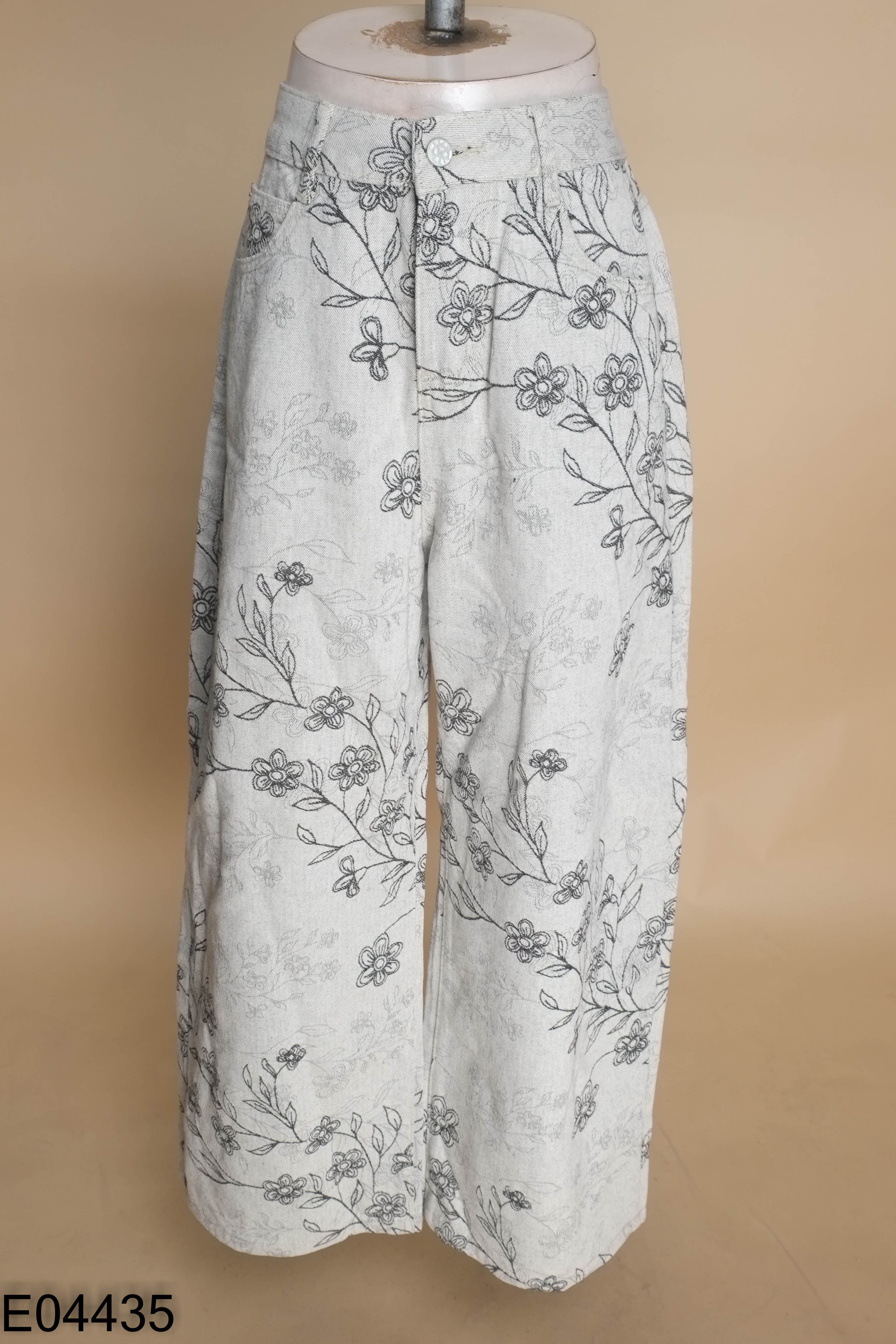 Quần jeans ghi hoa suông