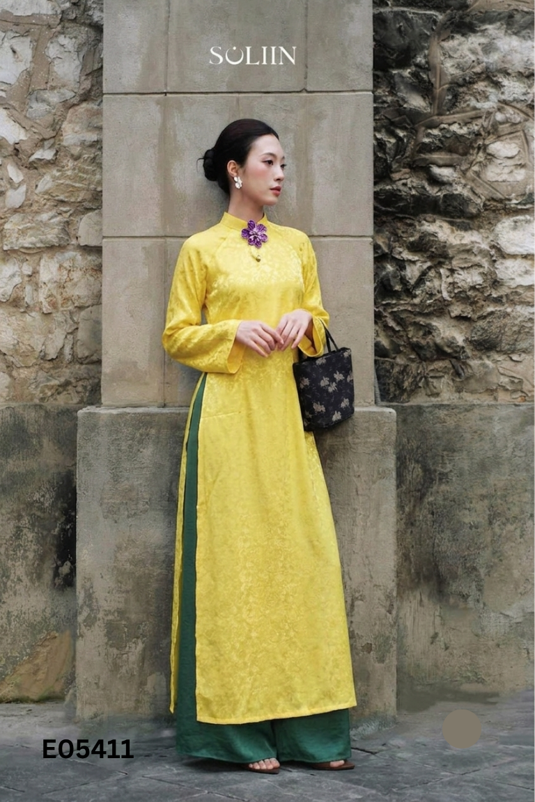 Set áo dài vàng + quần lụa xanh