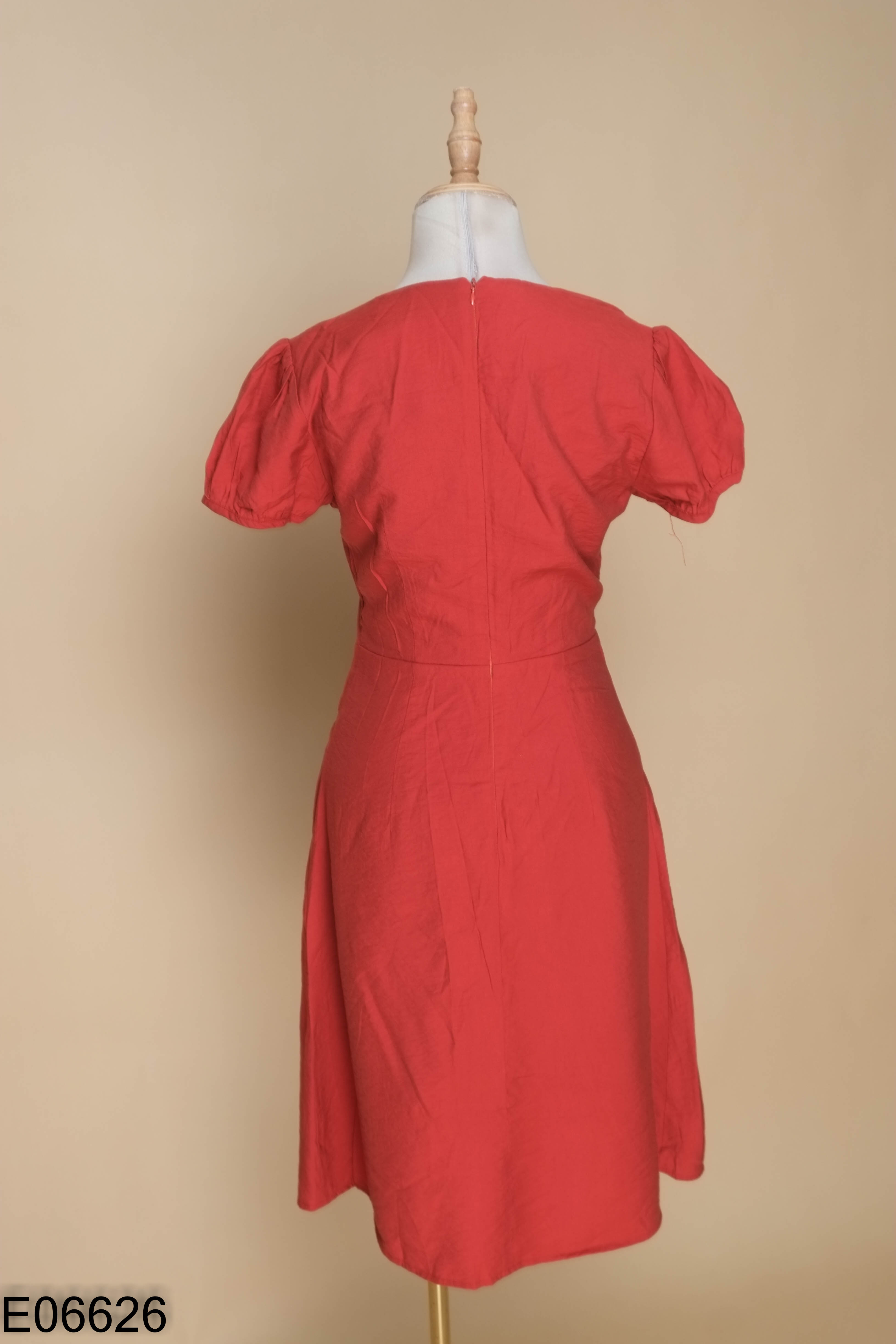 Váy ADORE DRESS đỏ thêu hoa