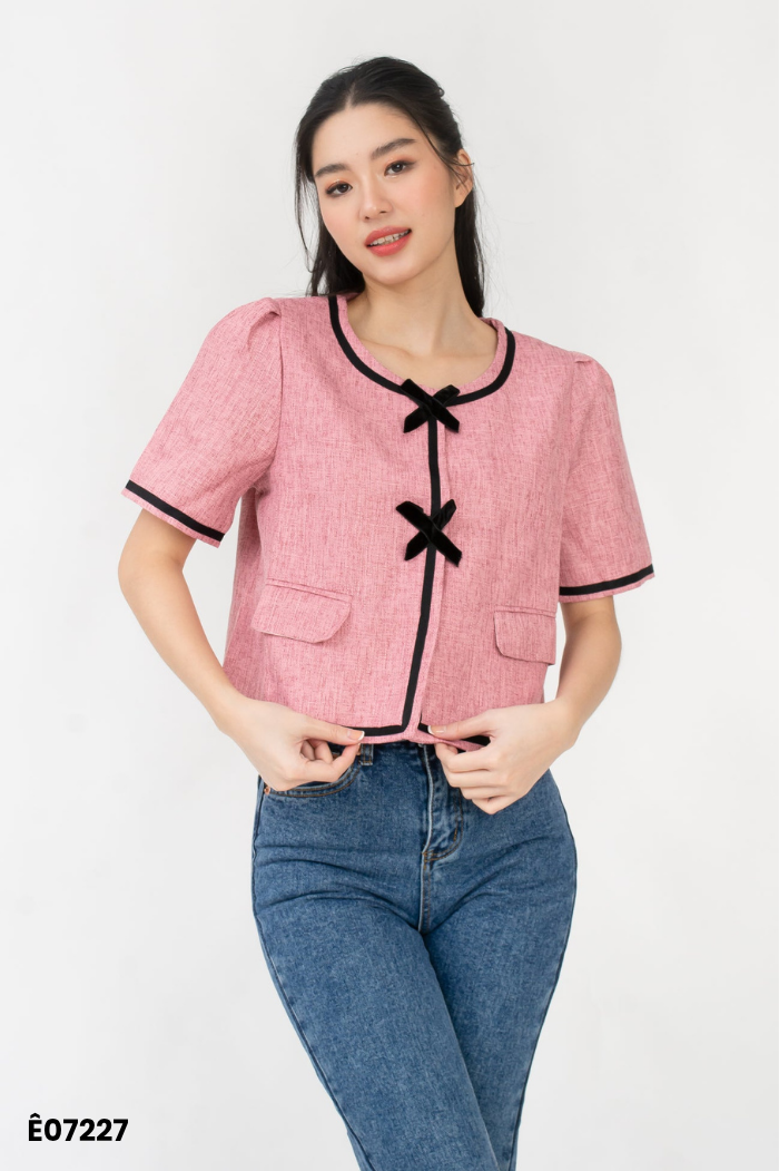 Áo dạ hồng viền đen