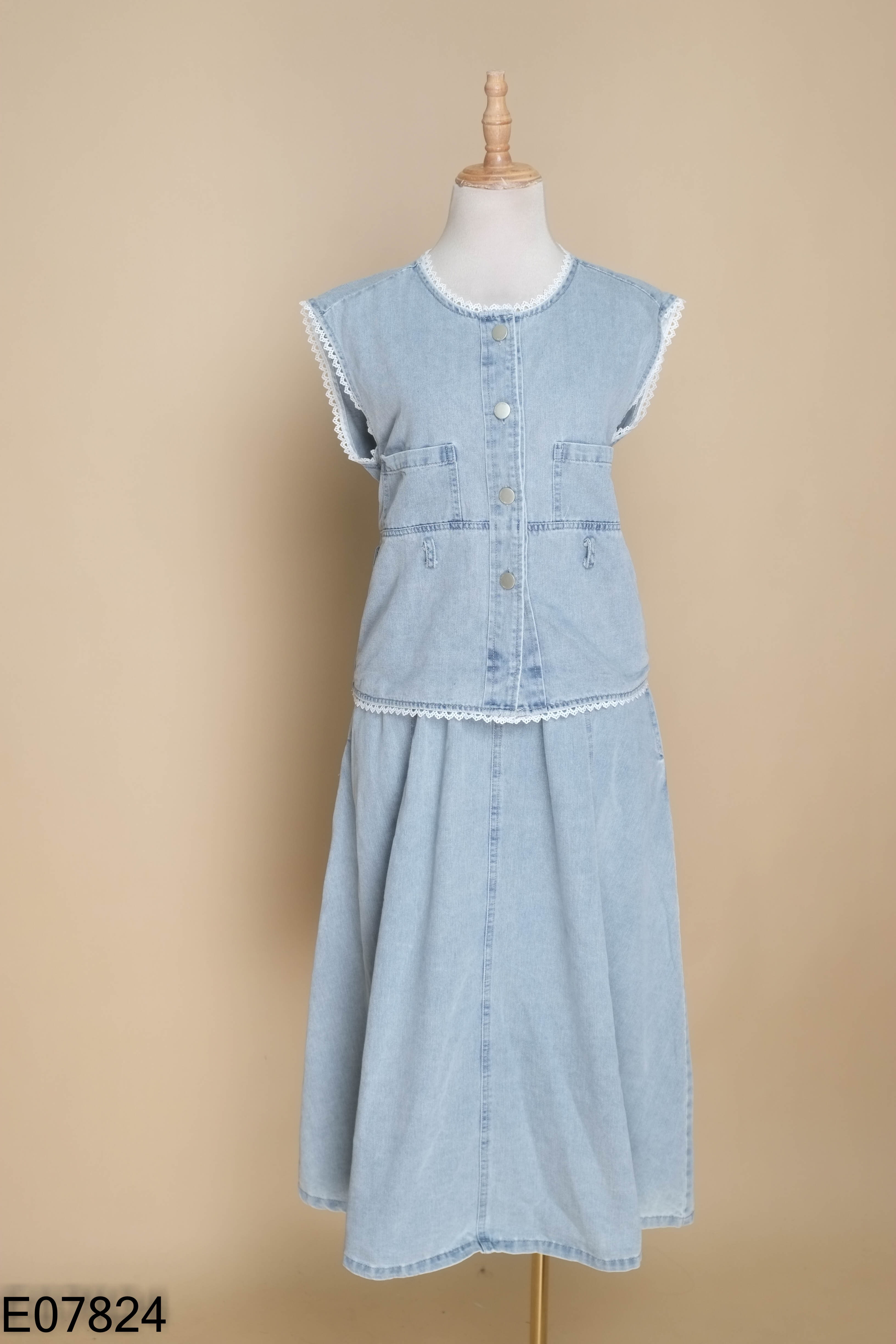Set Áo jeans xanh viền trắng + chân váy
