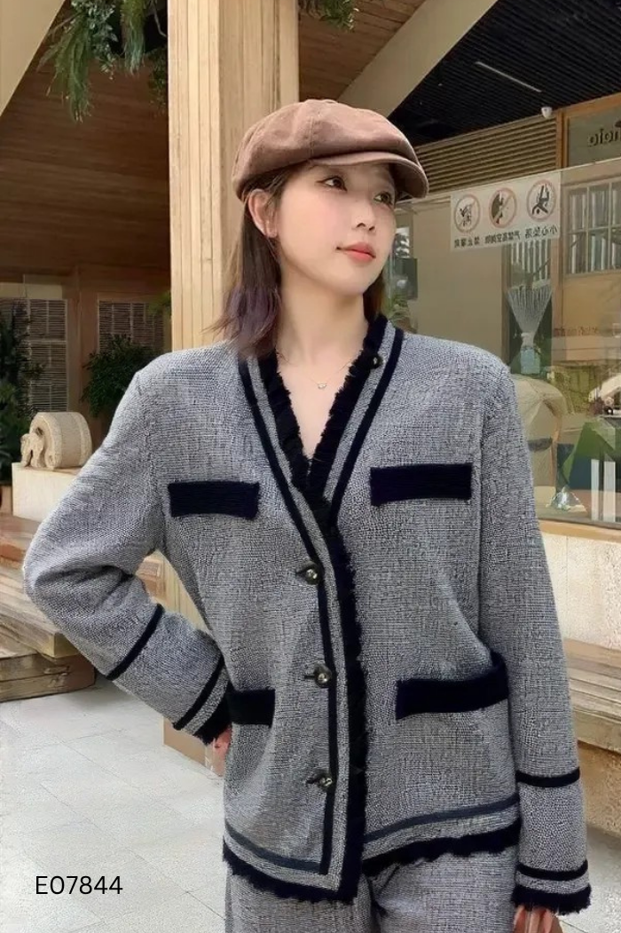 Áo khoác dạ xám viền đen