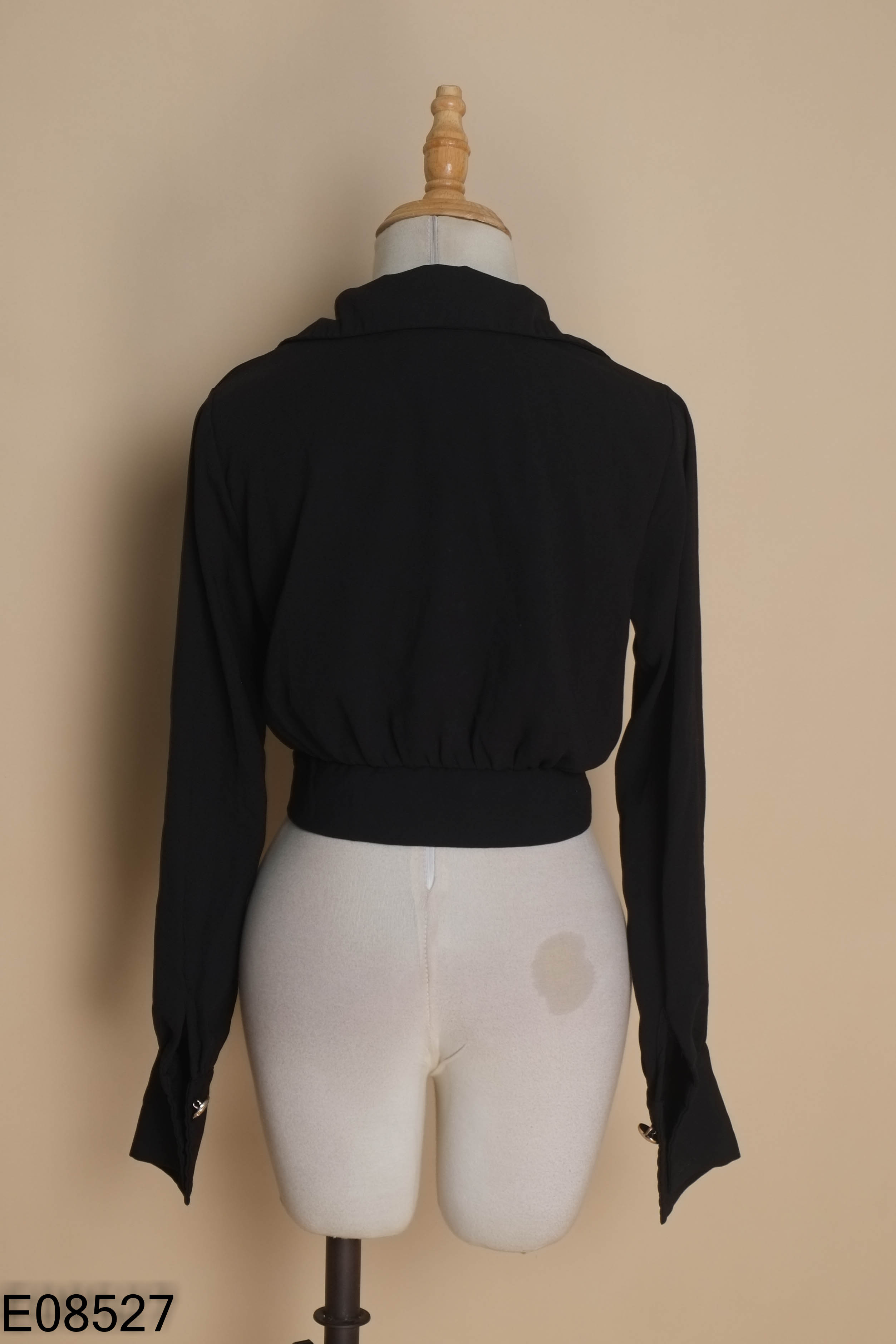 Áo FOREVER 21 đen cổ sơ mi