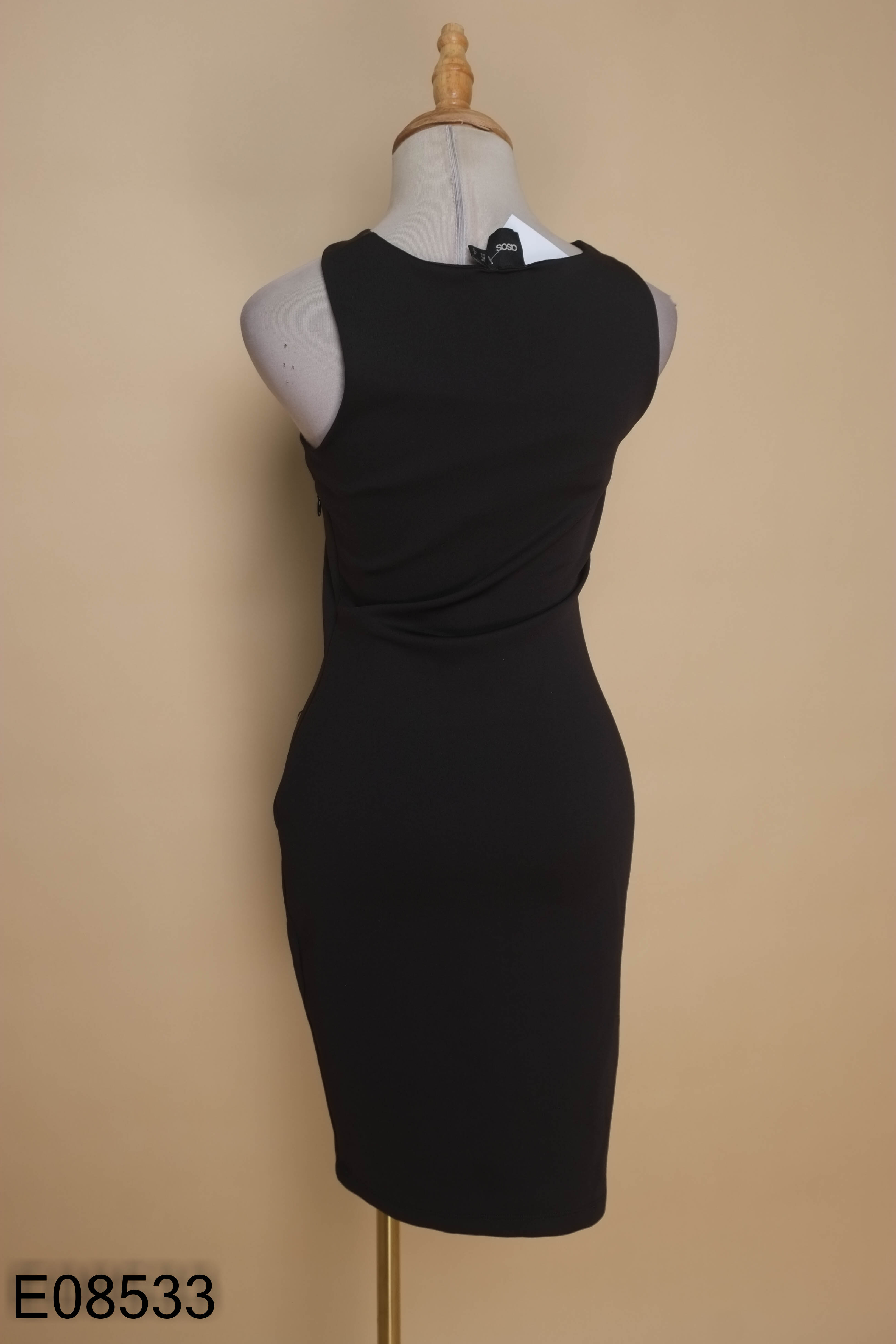 Váy đen trơn ASOS khoét vai
