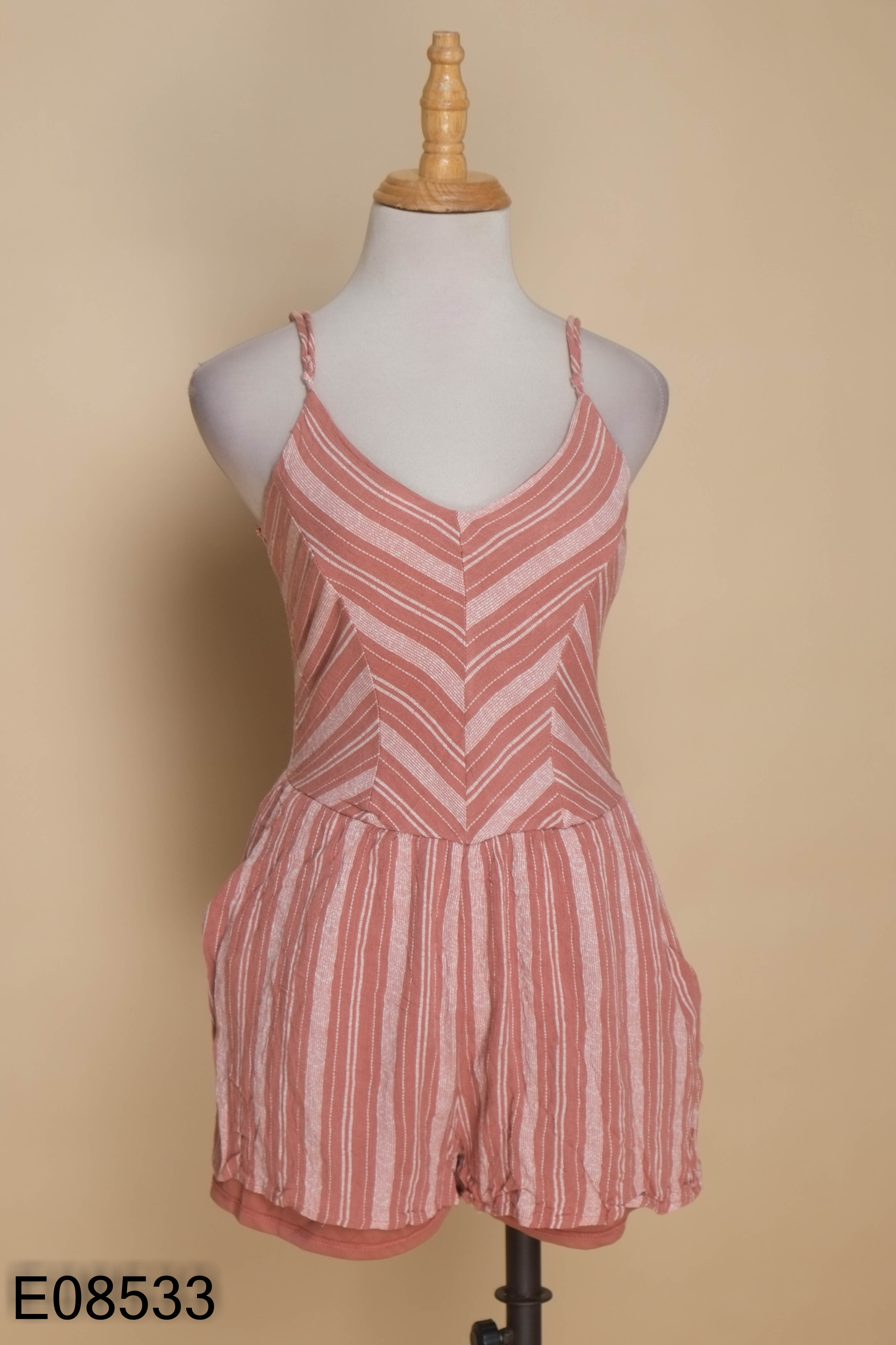 Jump hồng ONE CLOTHING hai dây kẻ sọc