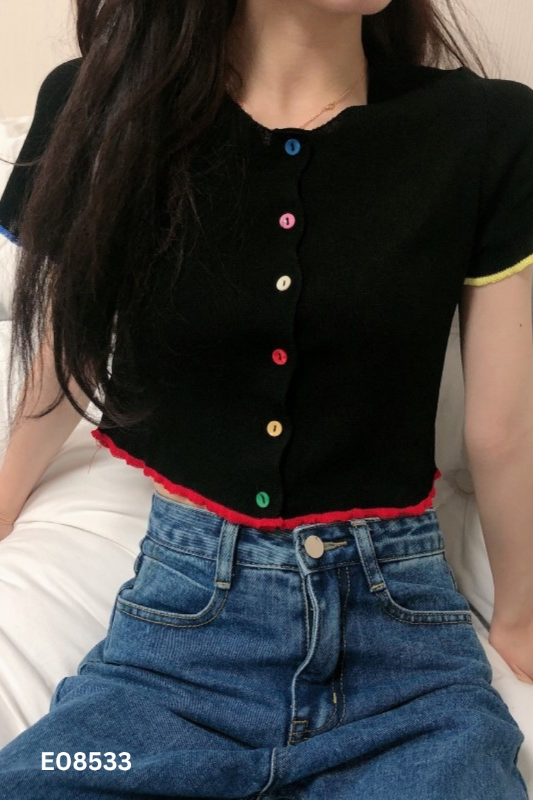 Áo croptop đen khuy sắc màu