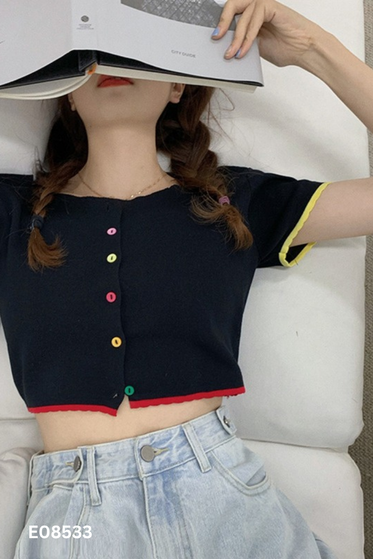 Áo croptop đen khuy sắc màu