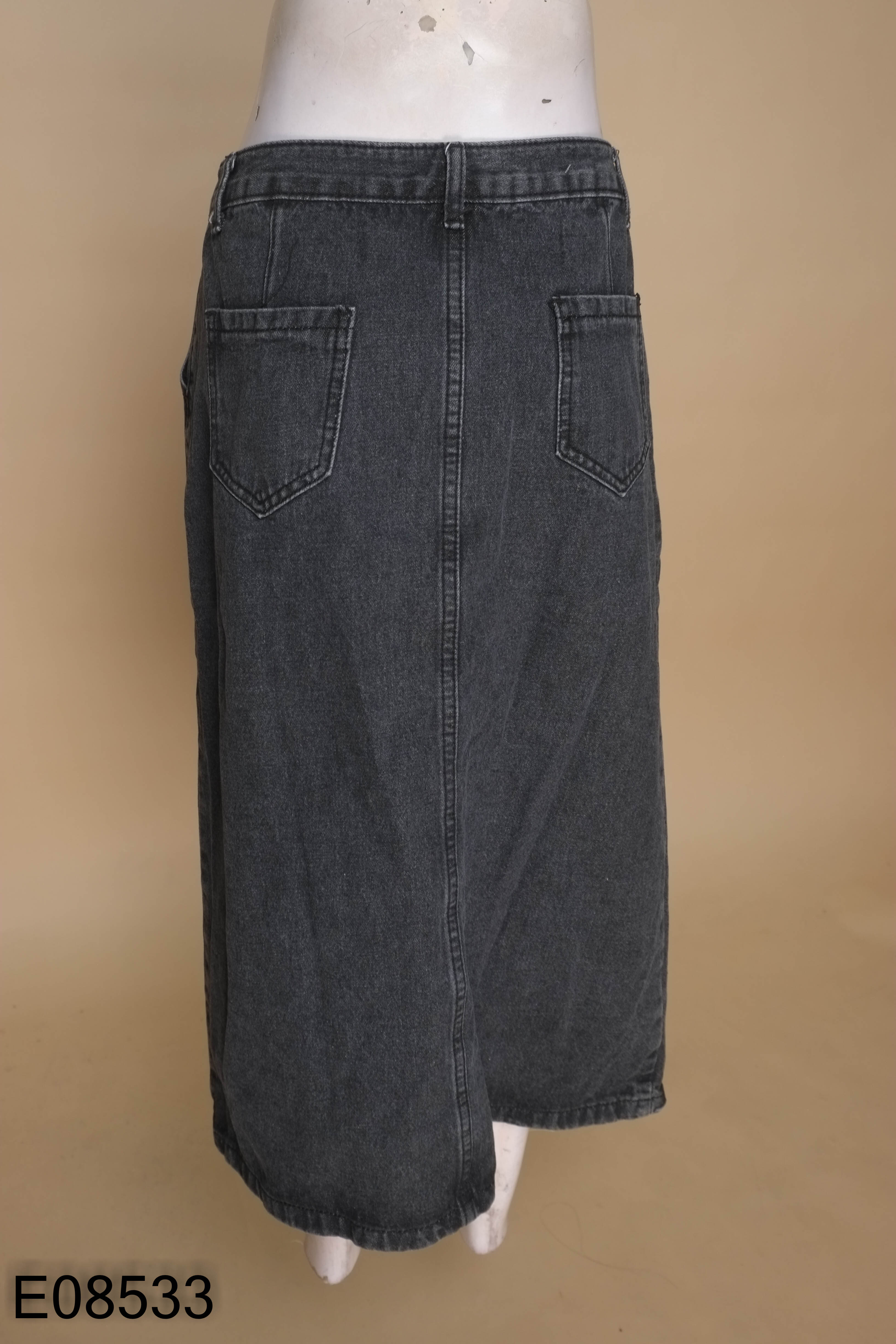 Chân váy jeans đen kèm đai