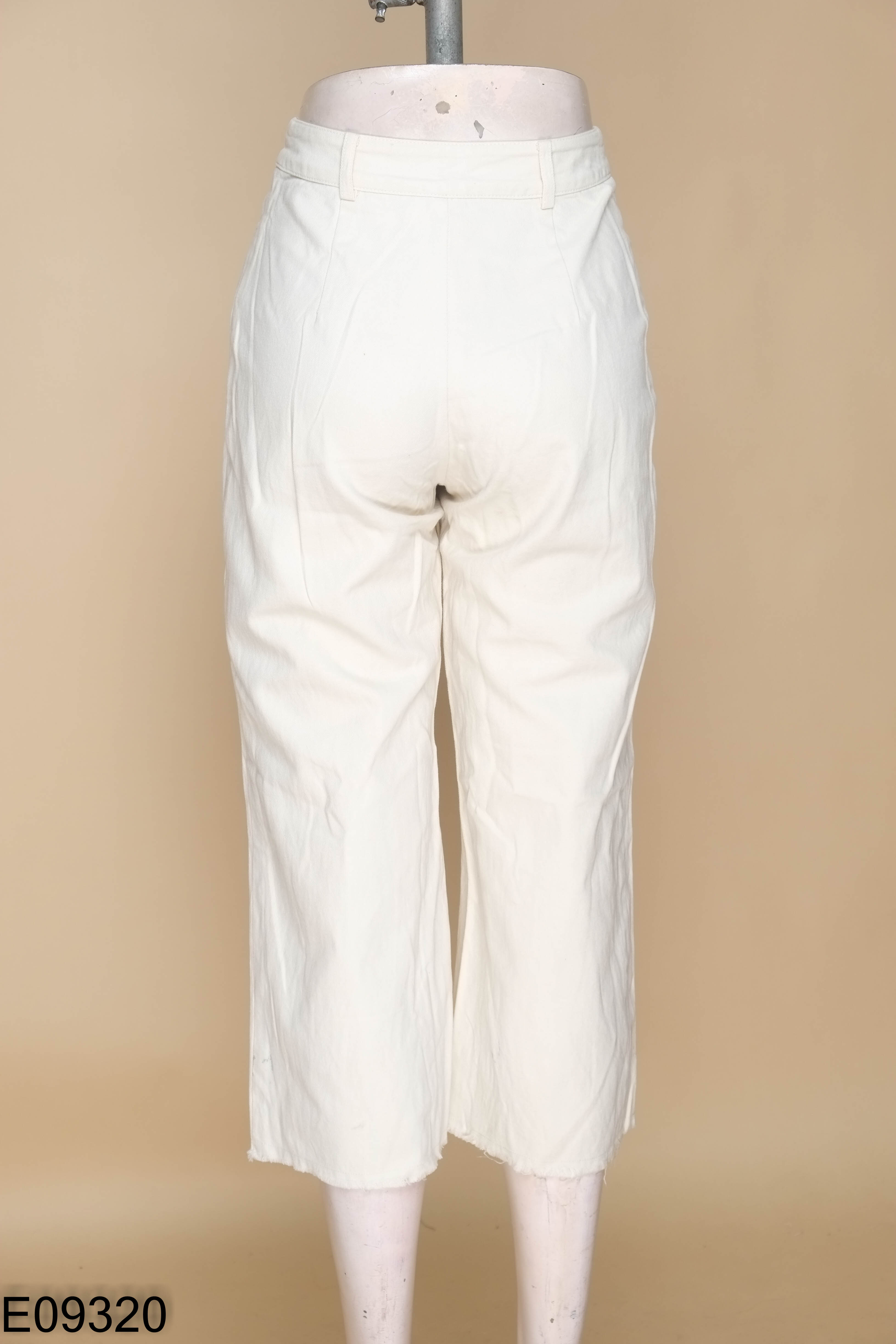 Quần jeans kem ADORE DRESS viền rua