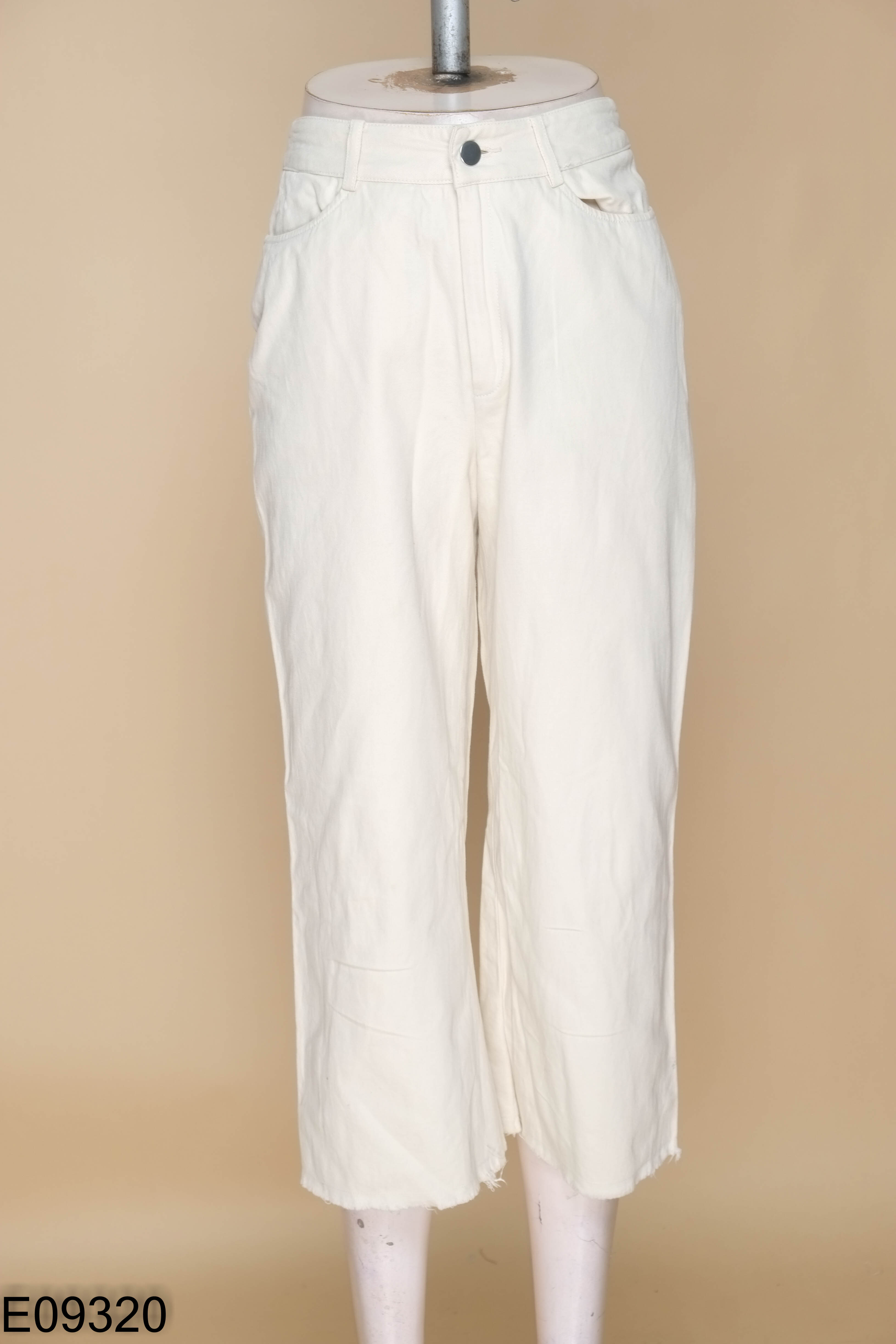 Quần jeans kem ADORE DRESS viền rua
