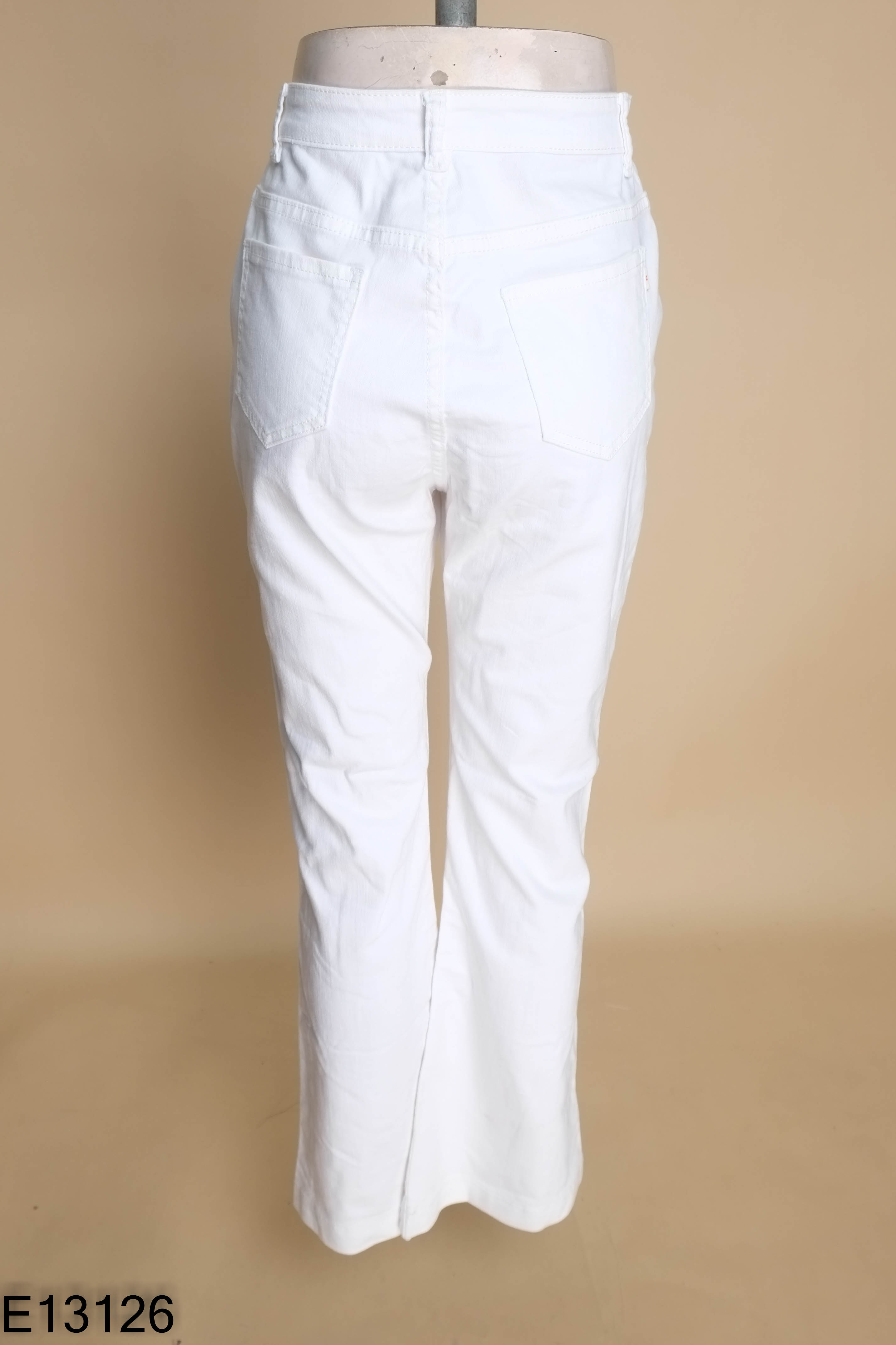 Quần jeans trắng trơn ống loe