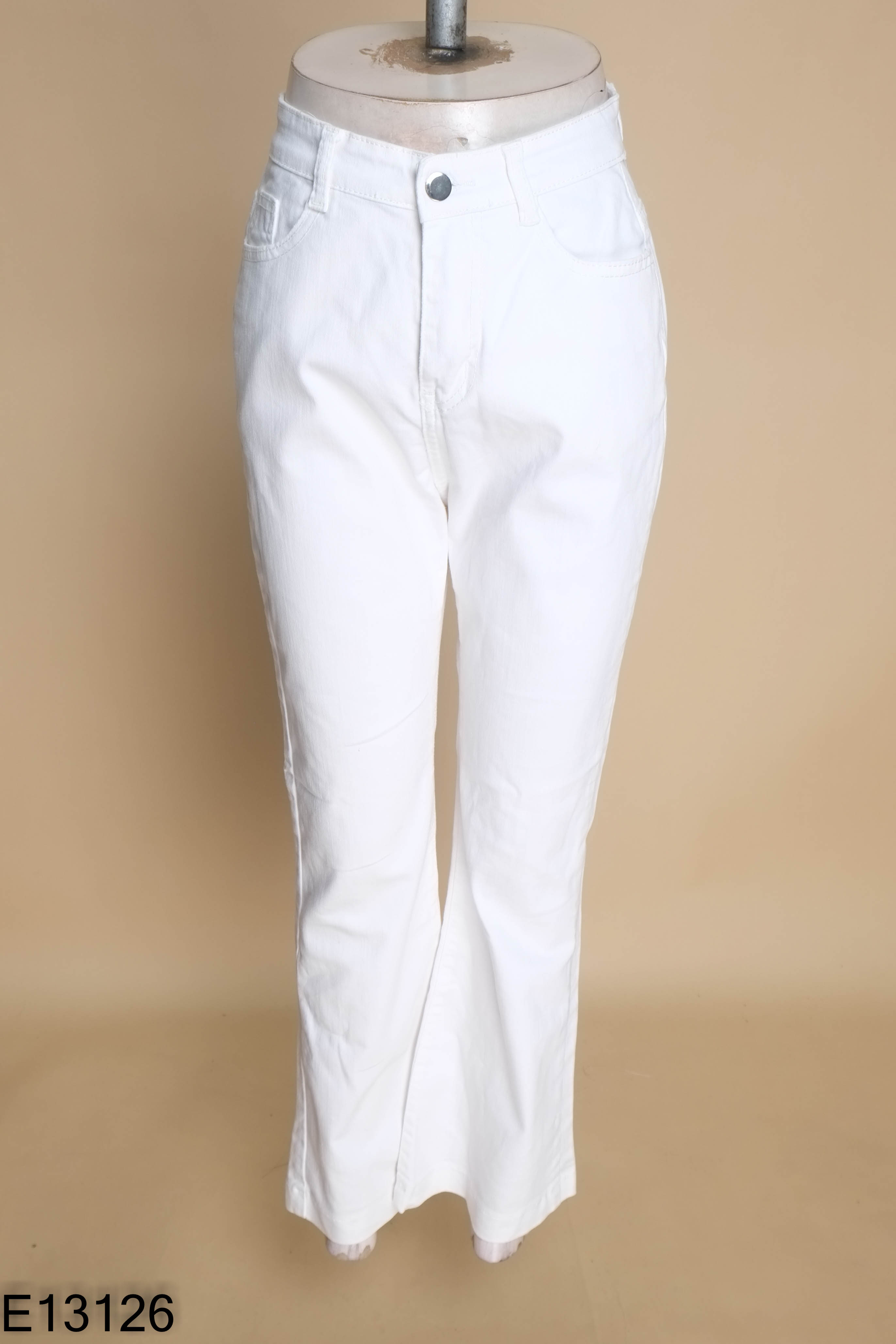 Quần jeans trắng trơn ống loe