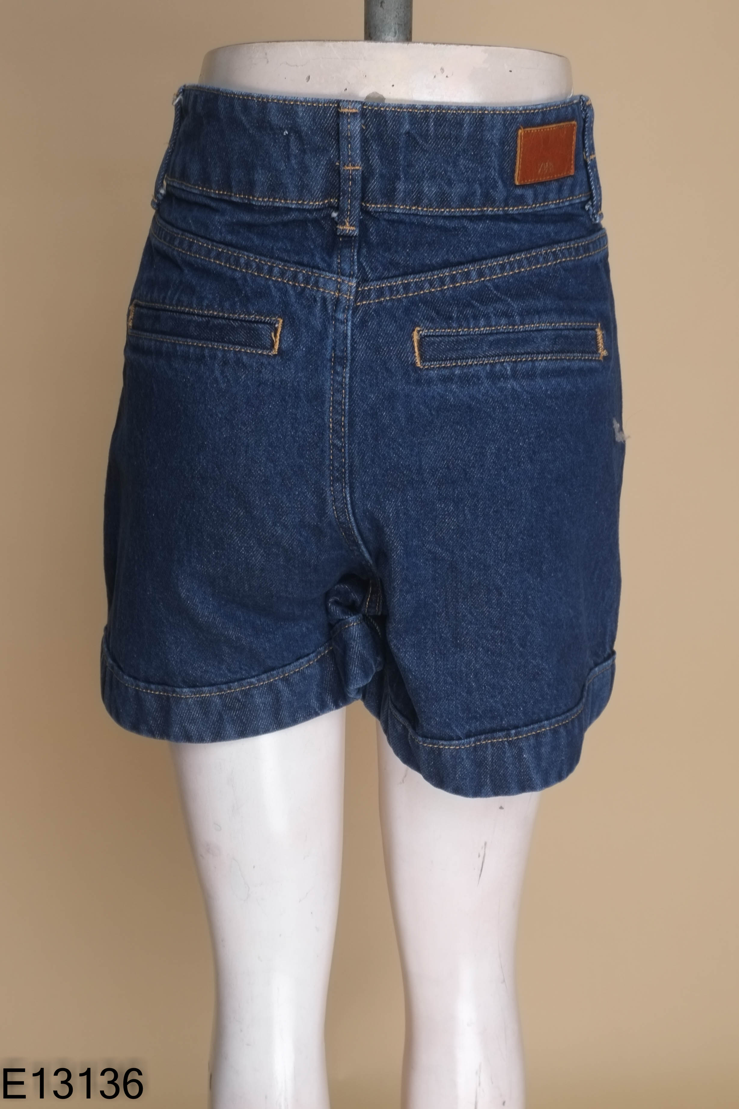 Quần shorts jeans xanh ZARA