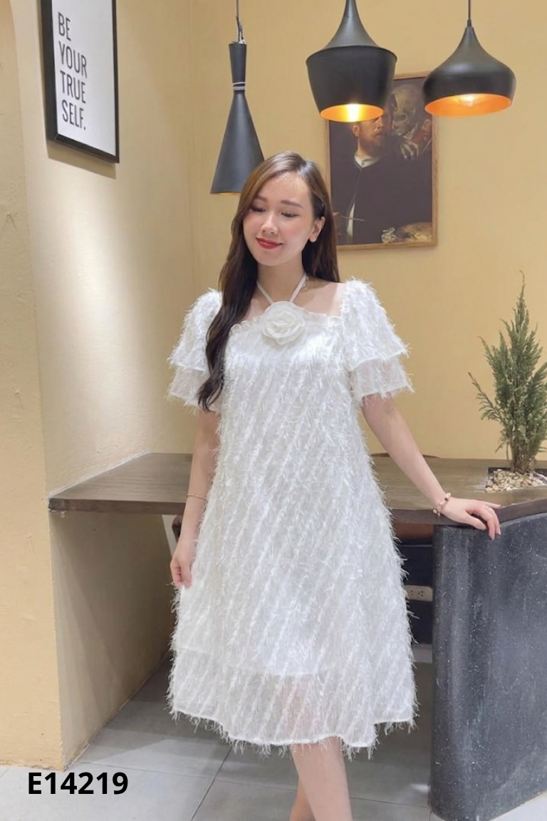 Váy trắng BONNA đính hoa phối lông