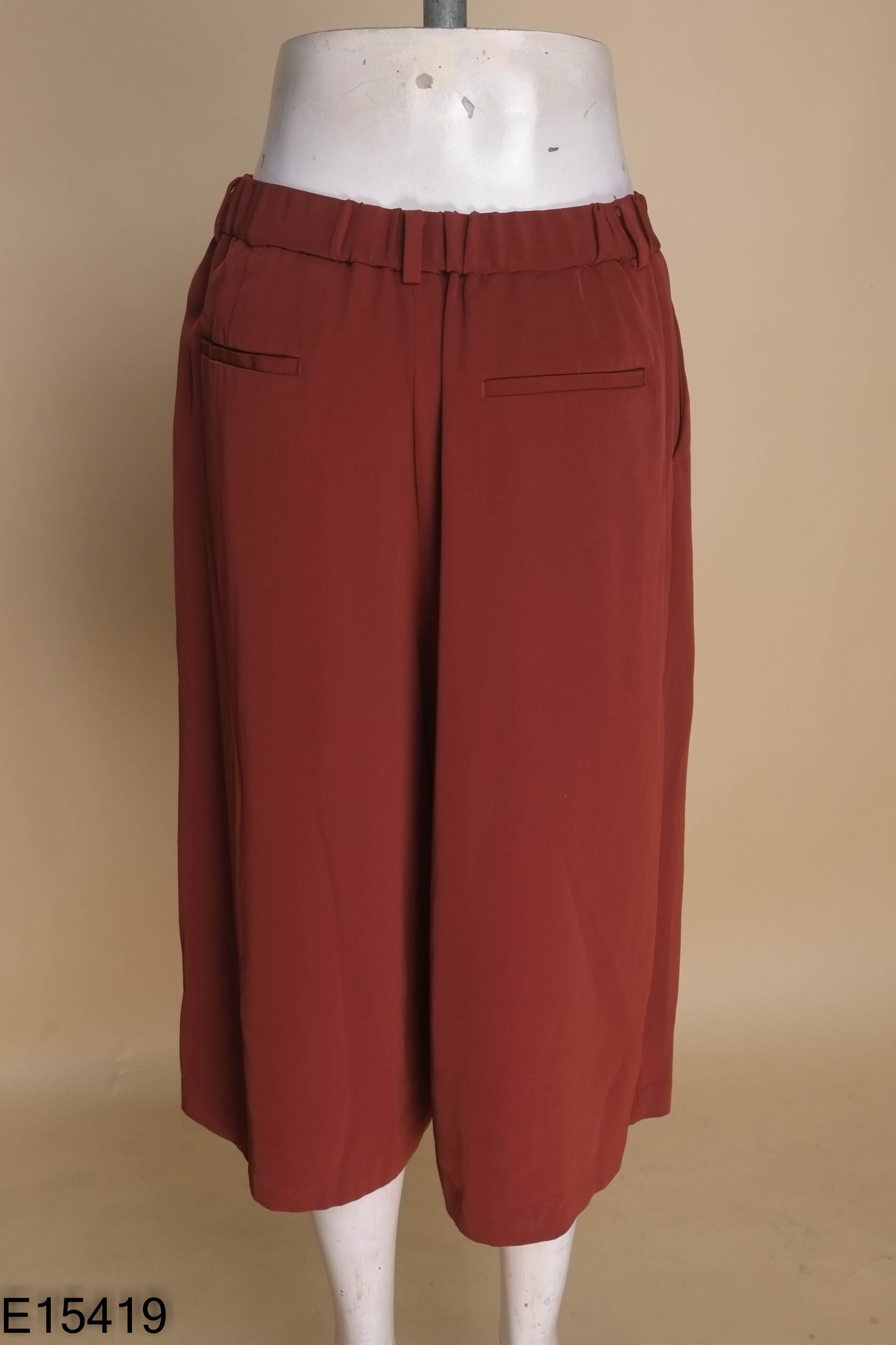 Quần UNIQLO đỏ ống lửng
