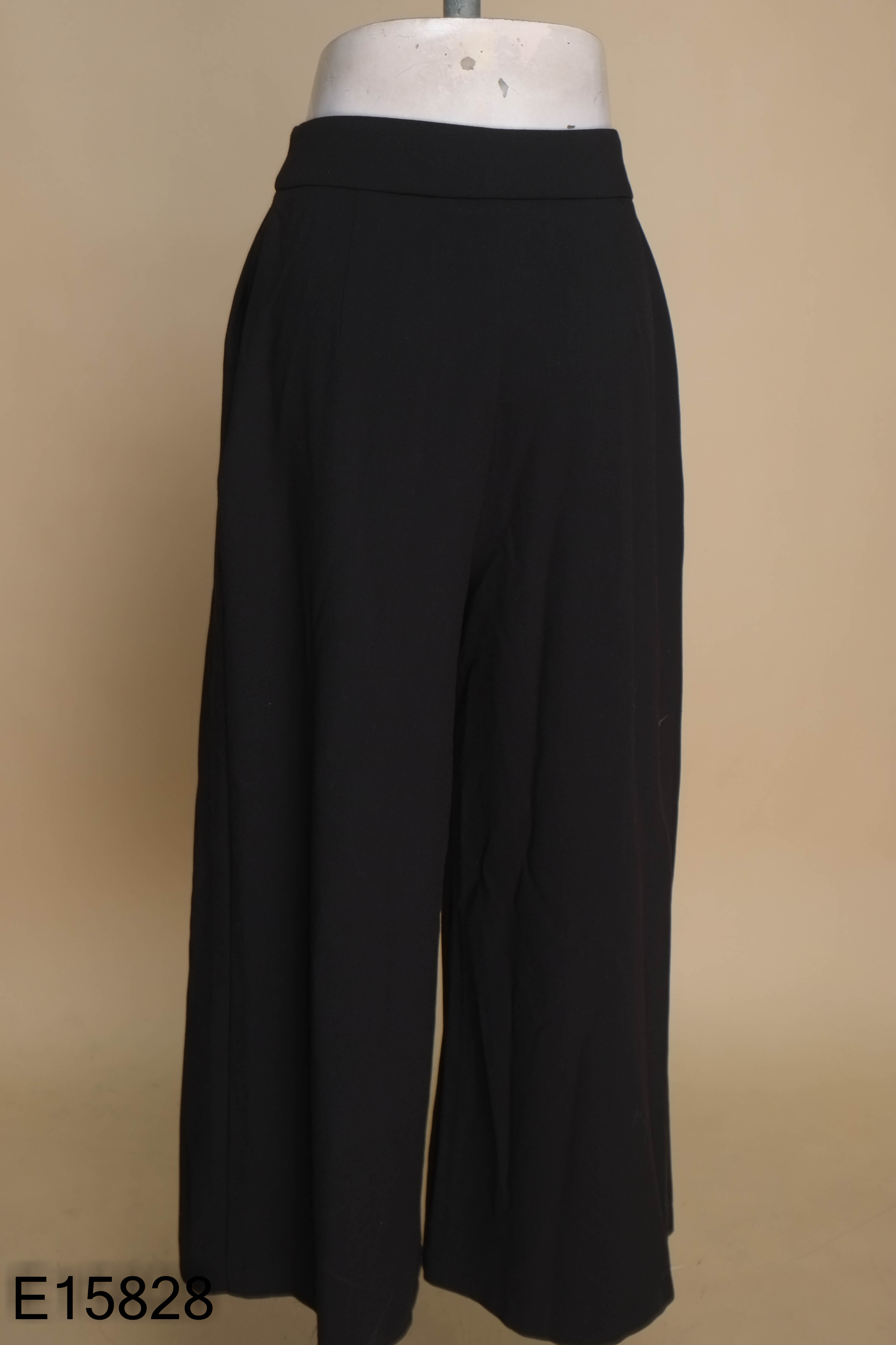 Quần ZARA đen ống rộng