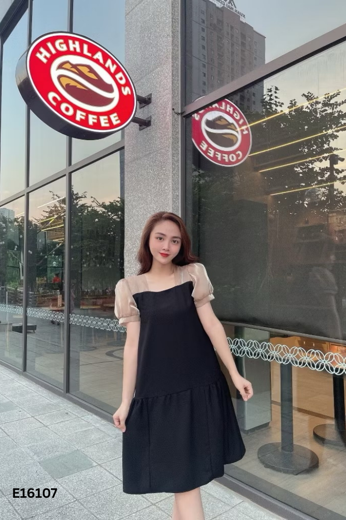 Váy dài đen phối tay nâu