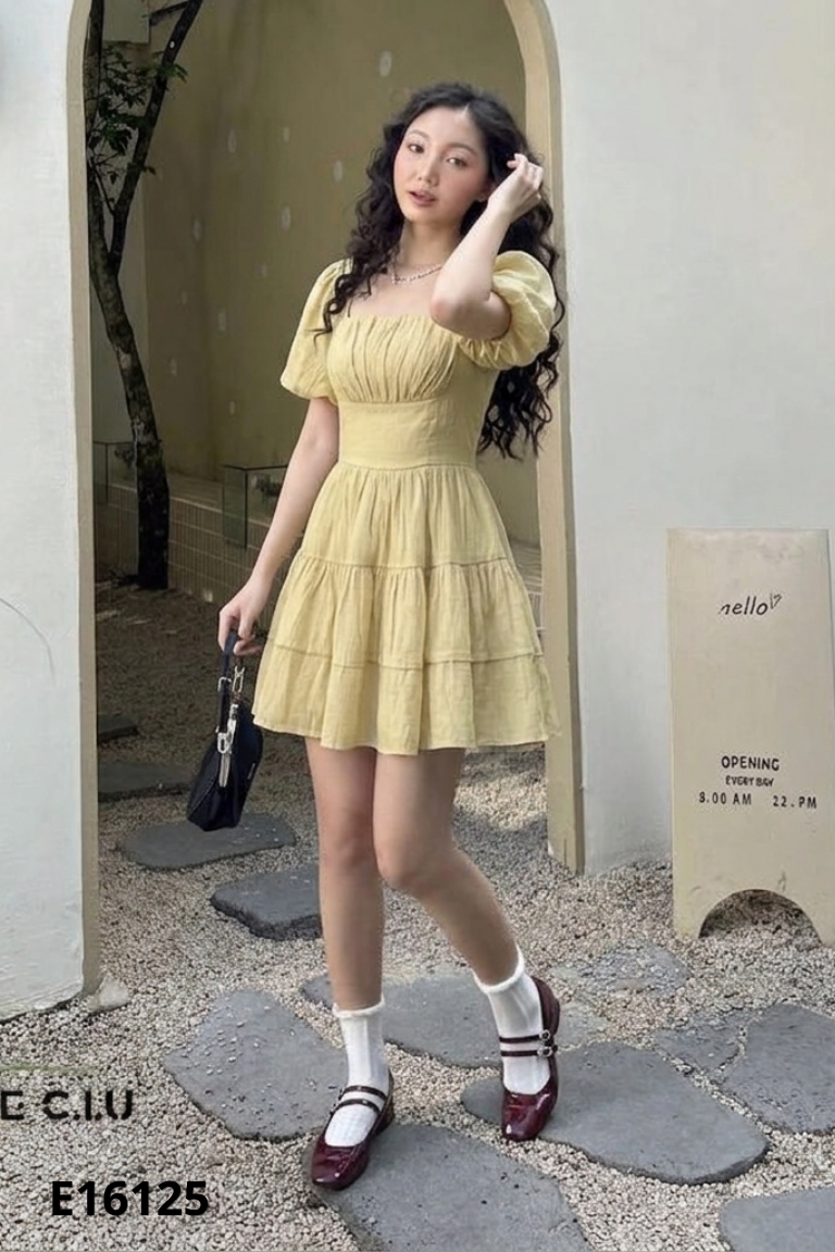 Váy voan xanh tay phồng