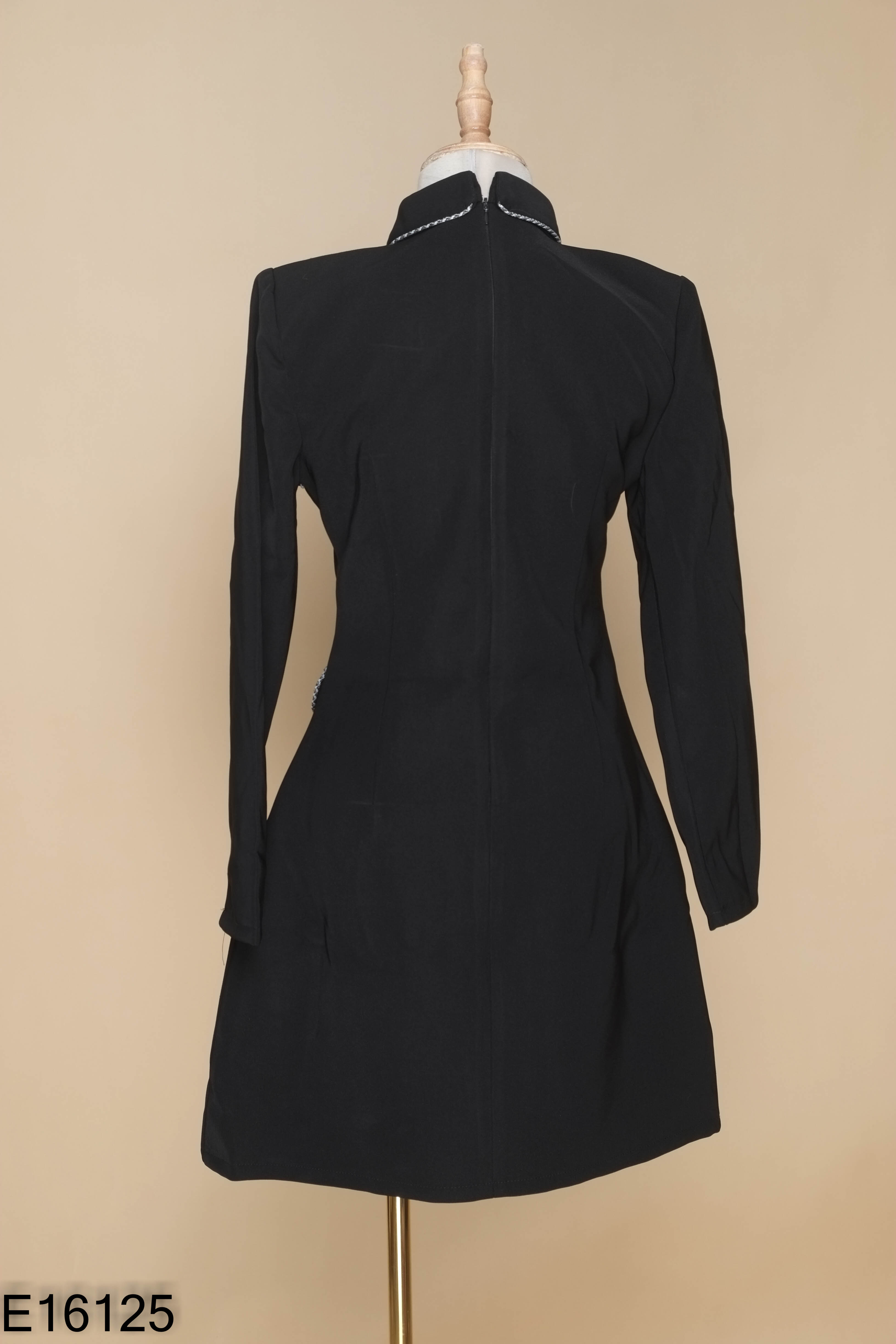 NEWTAG Váy đen CHARM BY TEA viền xám