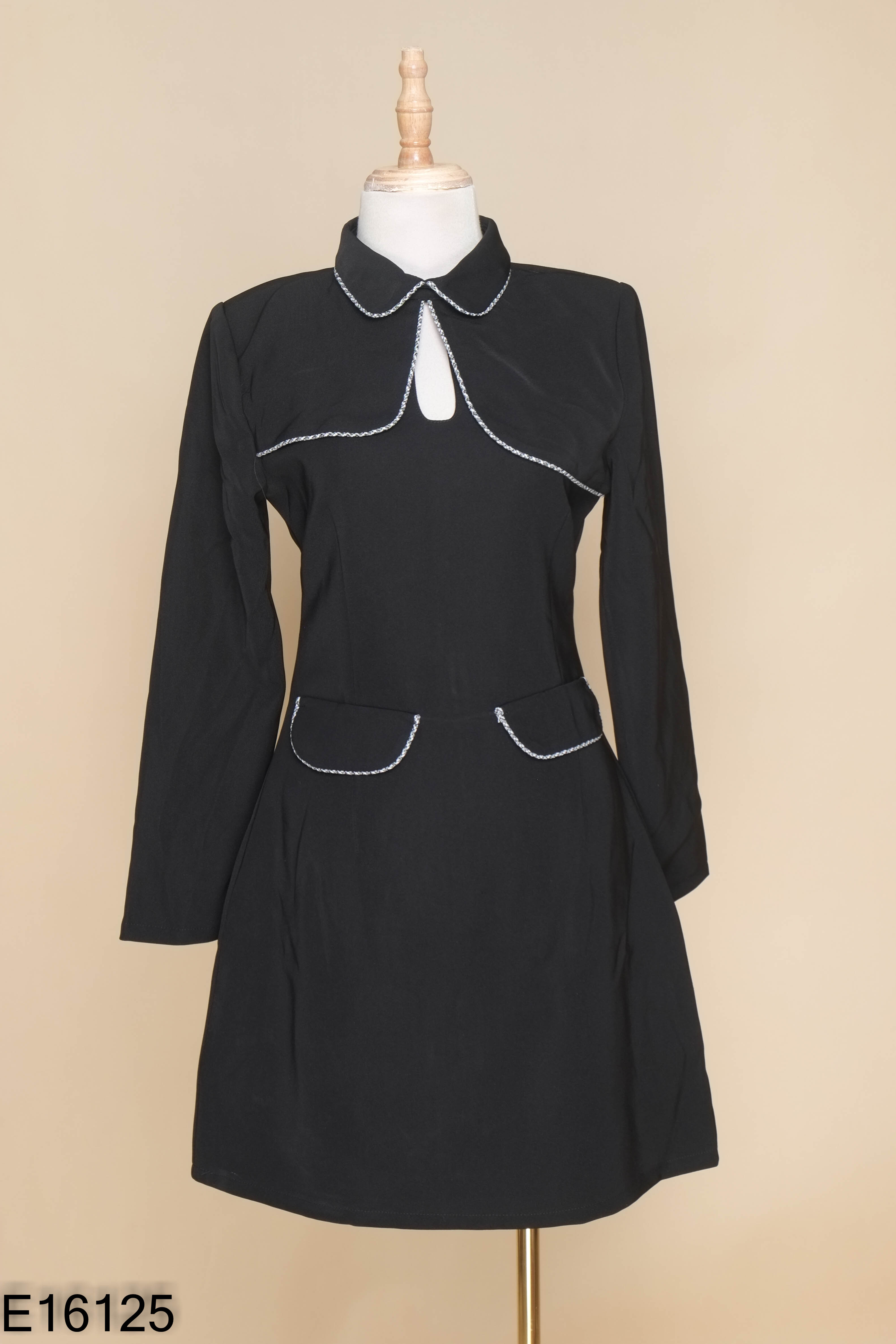 NEWTAG Váy đen CHARM BY TEA viền xám