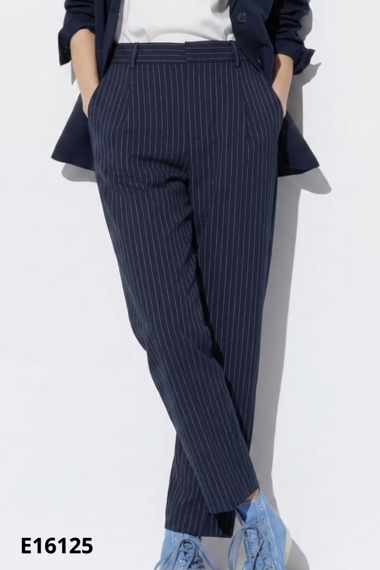 Quần xanh than UNIQLO sọc trắng