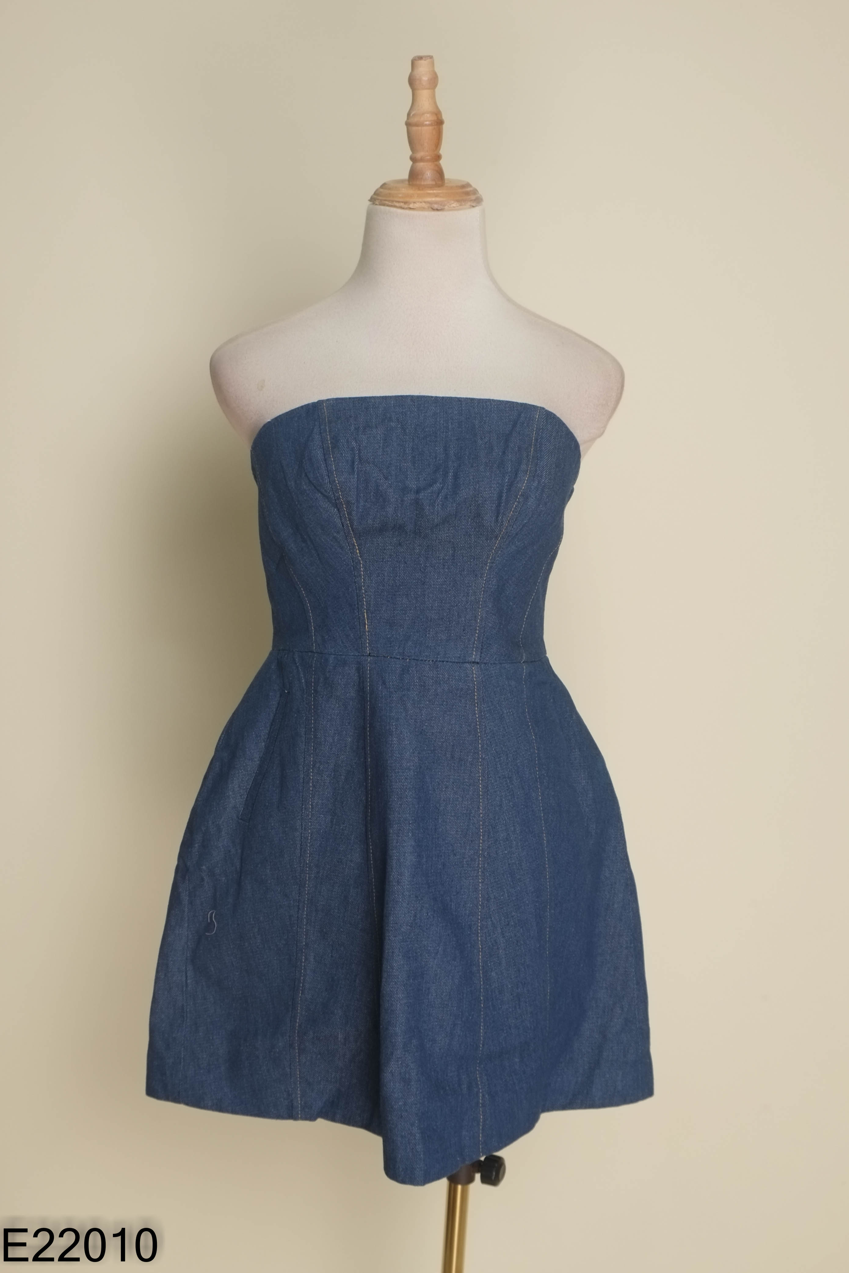 Váy jeans xanh trơn cúp ngực