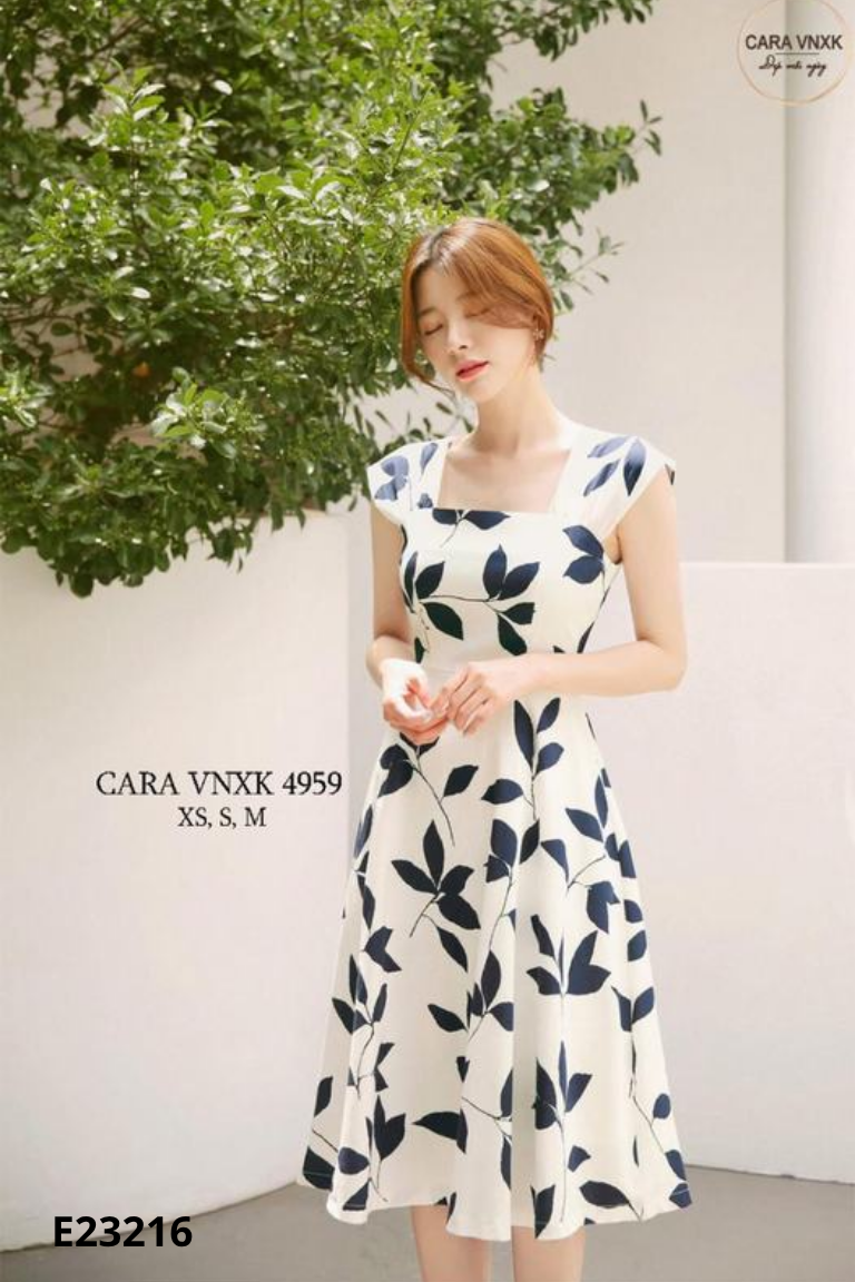 Váy trắng họa tiết xanh XECOb phối dây eo