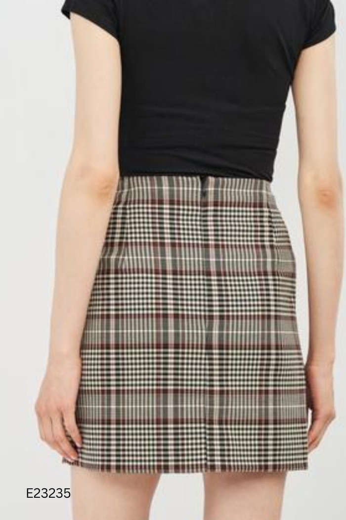 Chân váy HM be kẻ