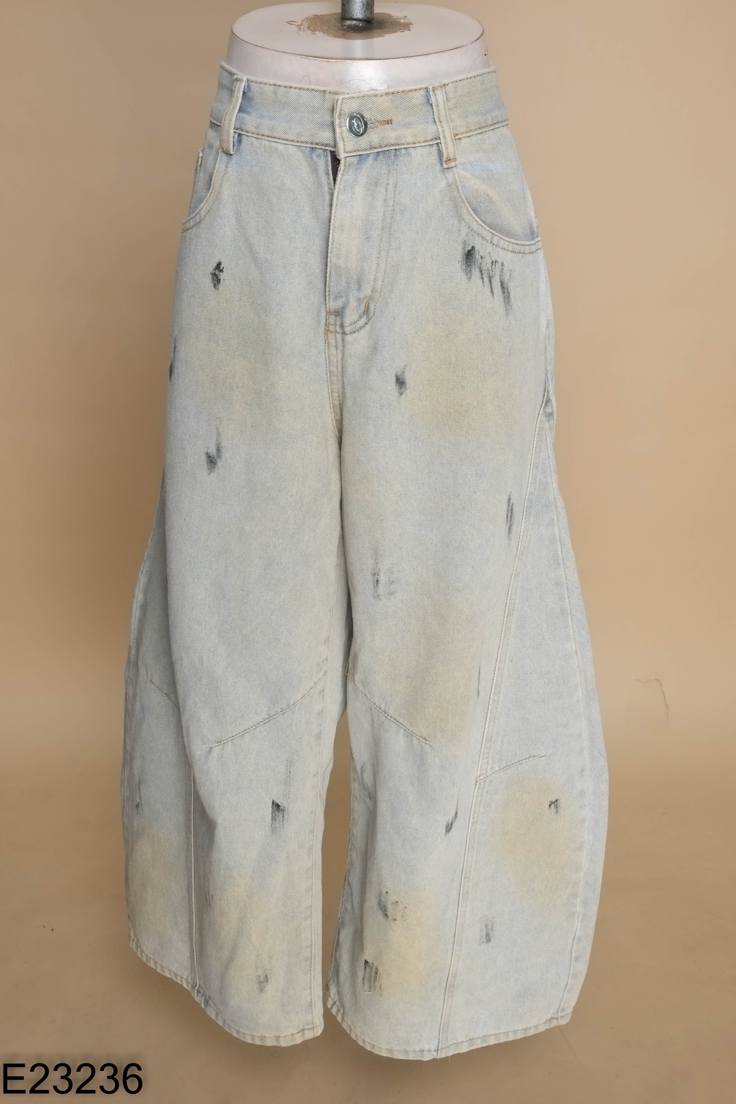 Quần jeans xanh bạc vảy đen