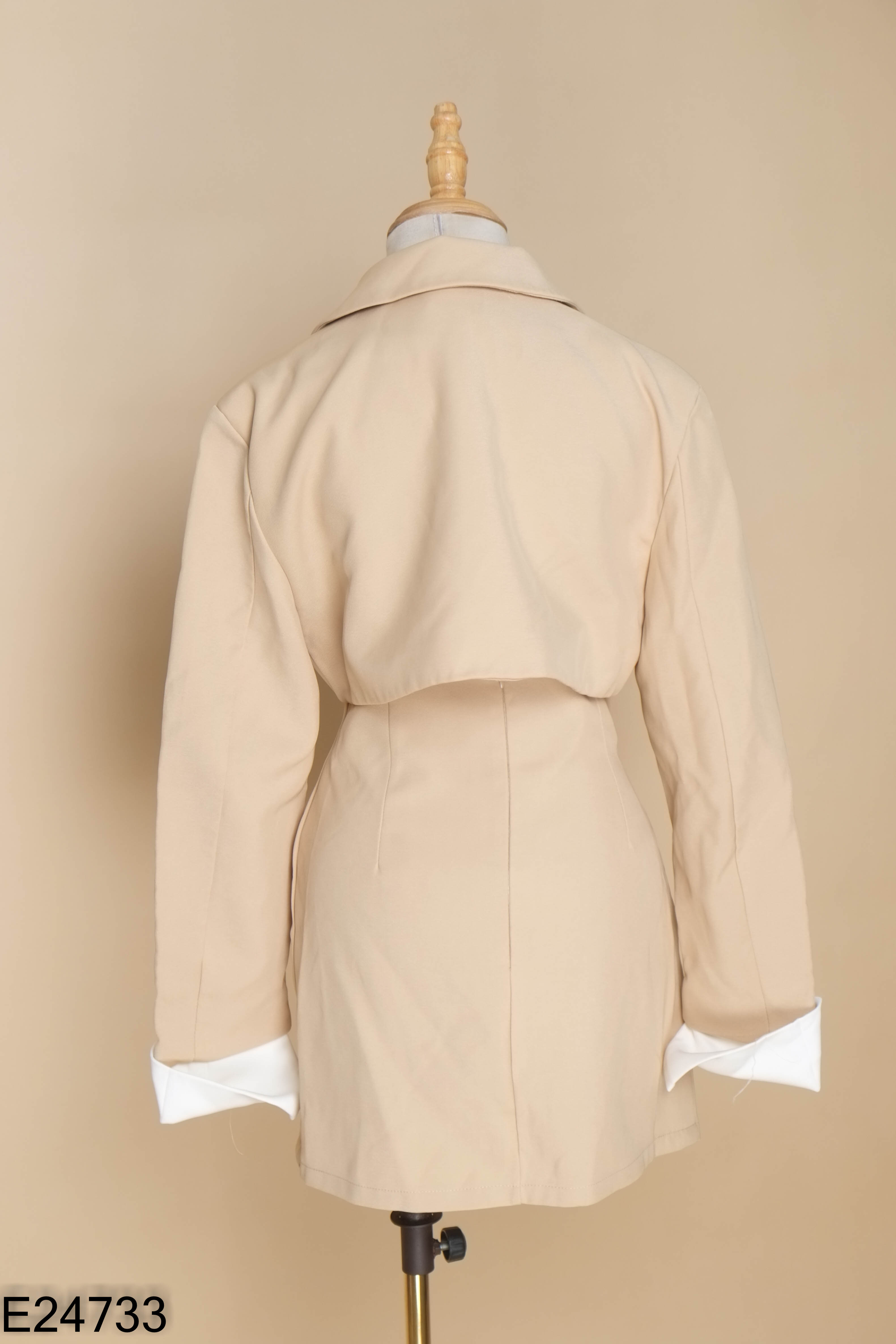 Set áo khoác vest be ngắn + chân váy