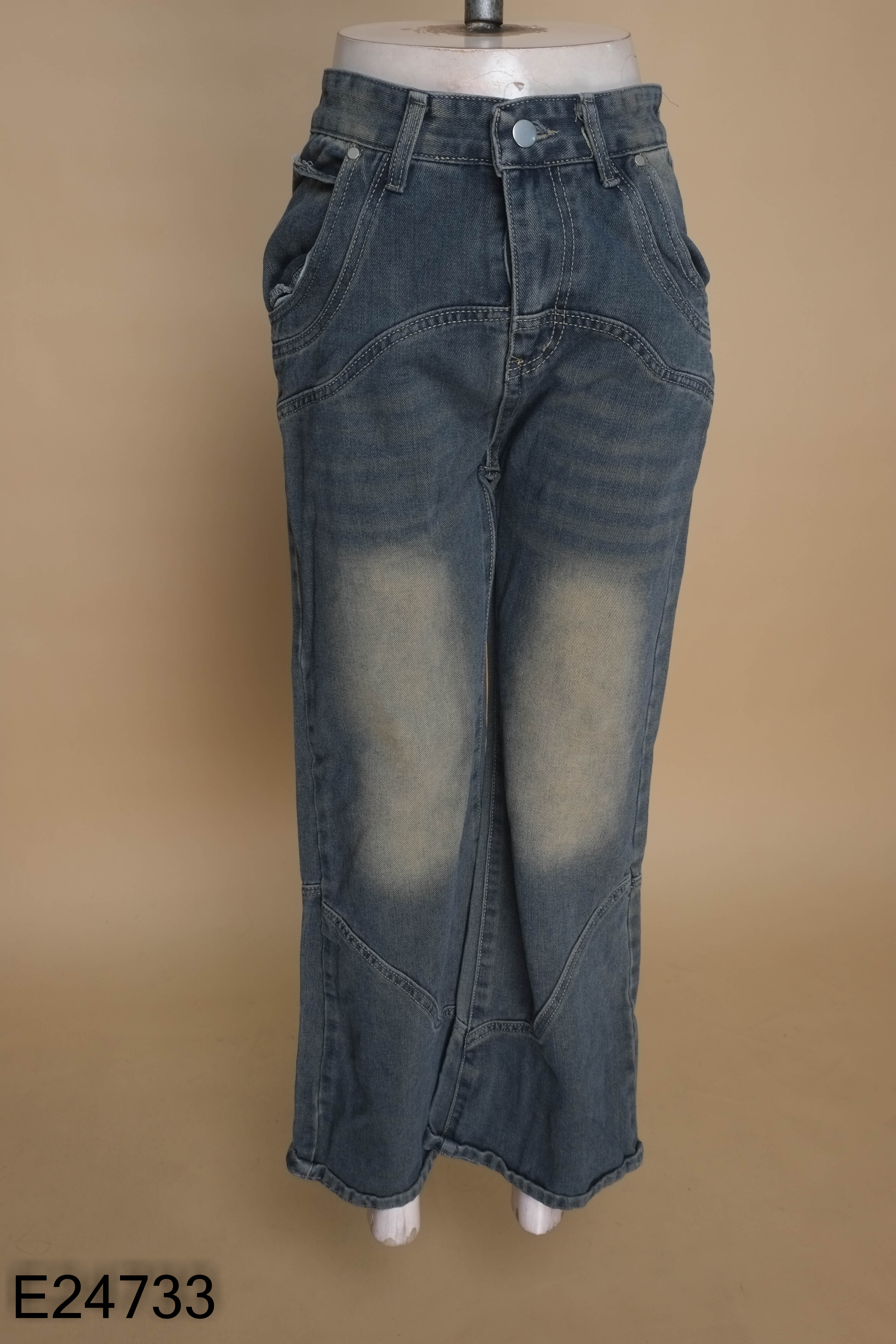 Quần jean xanh retro