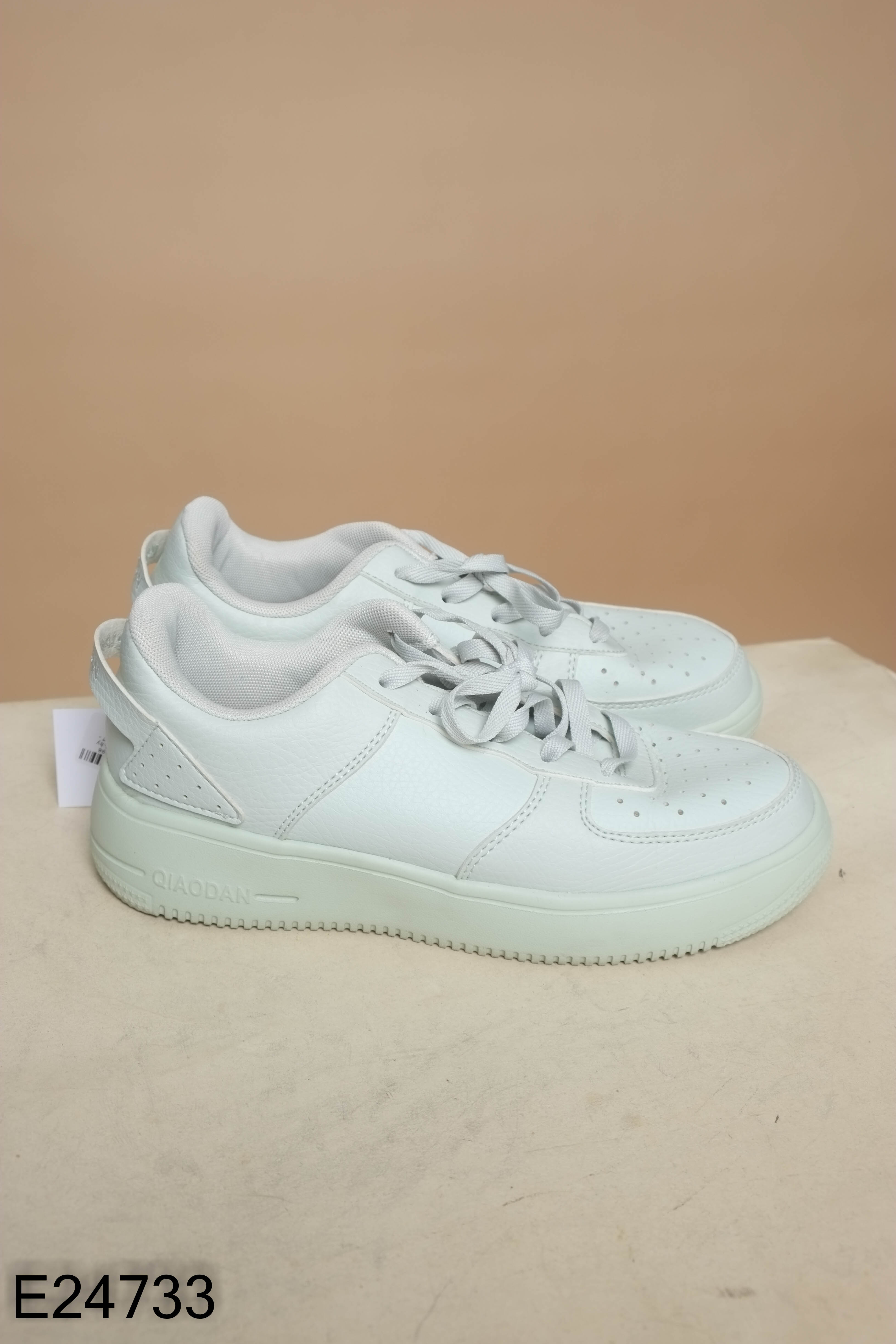 Giày sneaker xanh