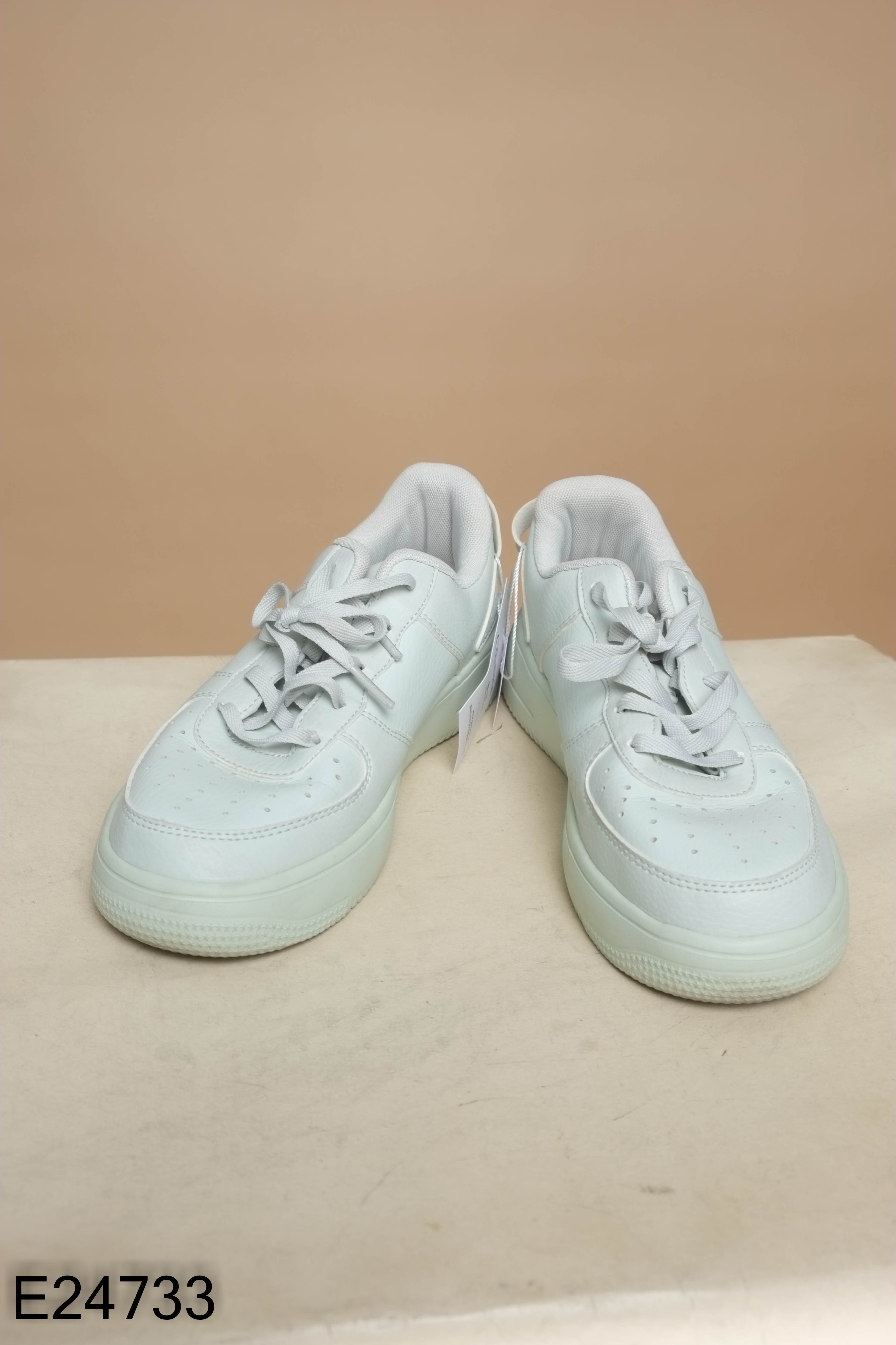 Giày sneaker xanh