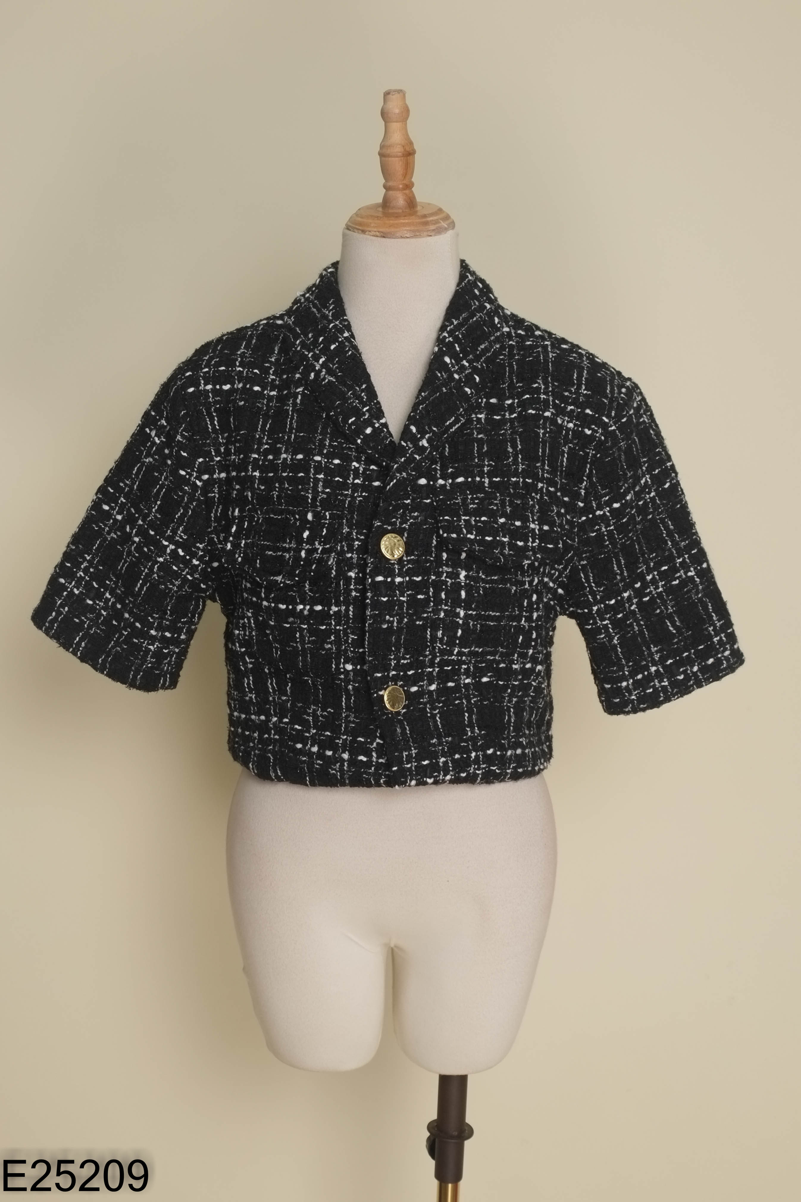 Áo dạ tweed đen mix kẻ trắng dáng ngắn