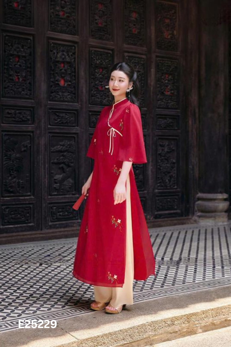 Set CIRA áo dài đỏ thêu hoa + quần lụa be