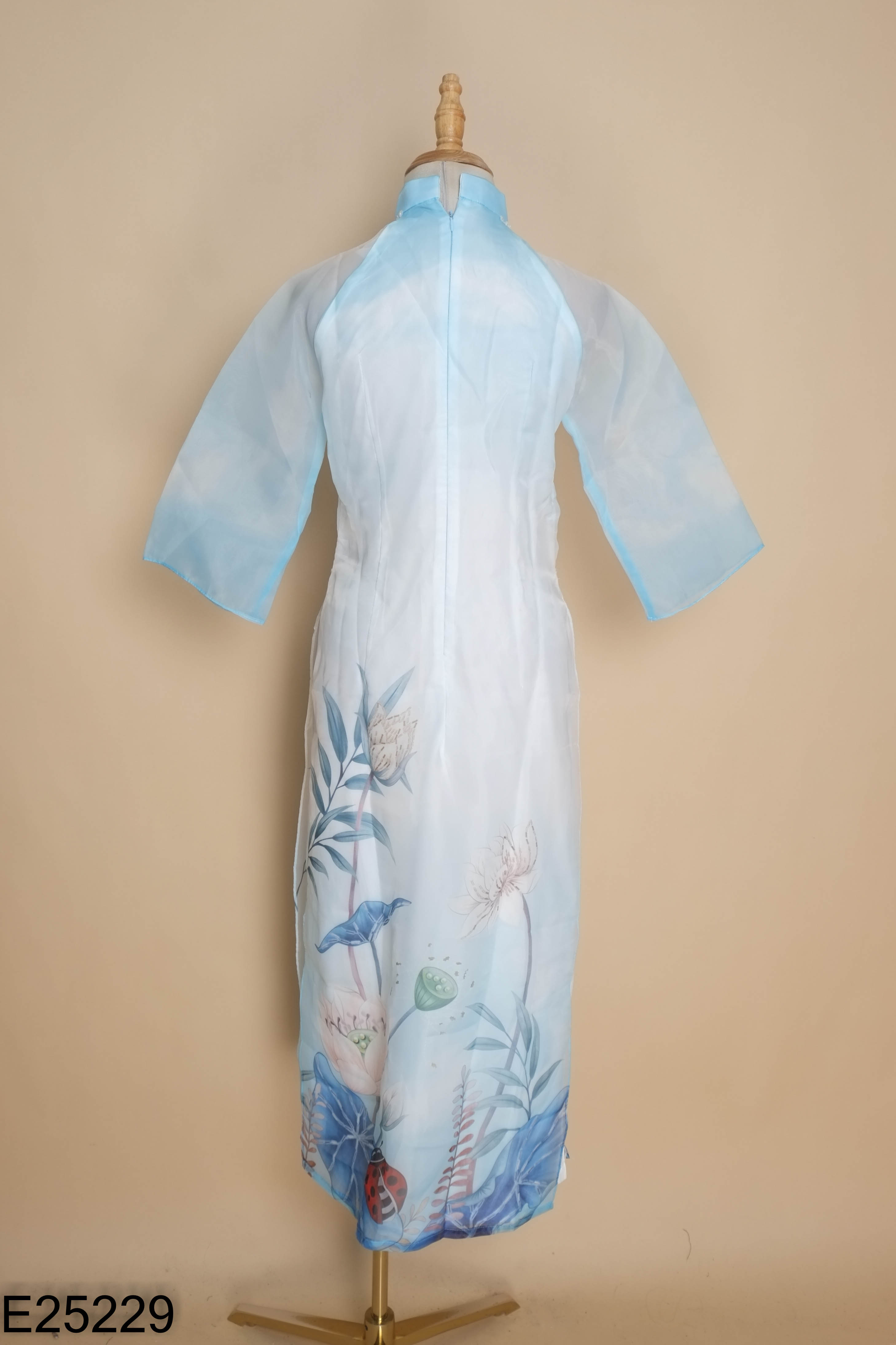 Áo dài xanh họa tiết