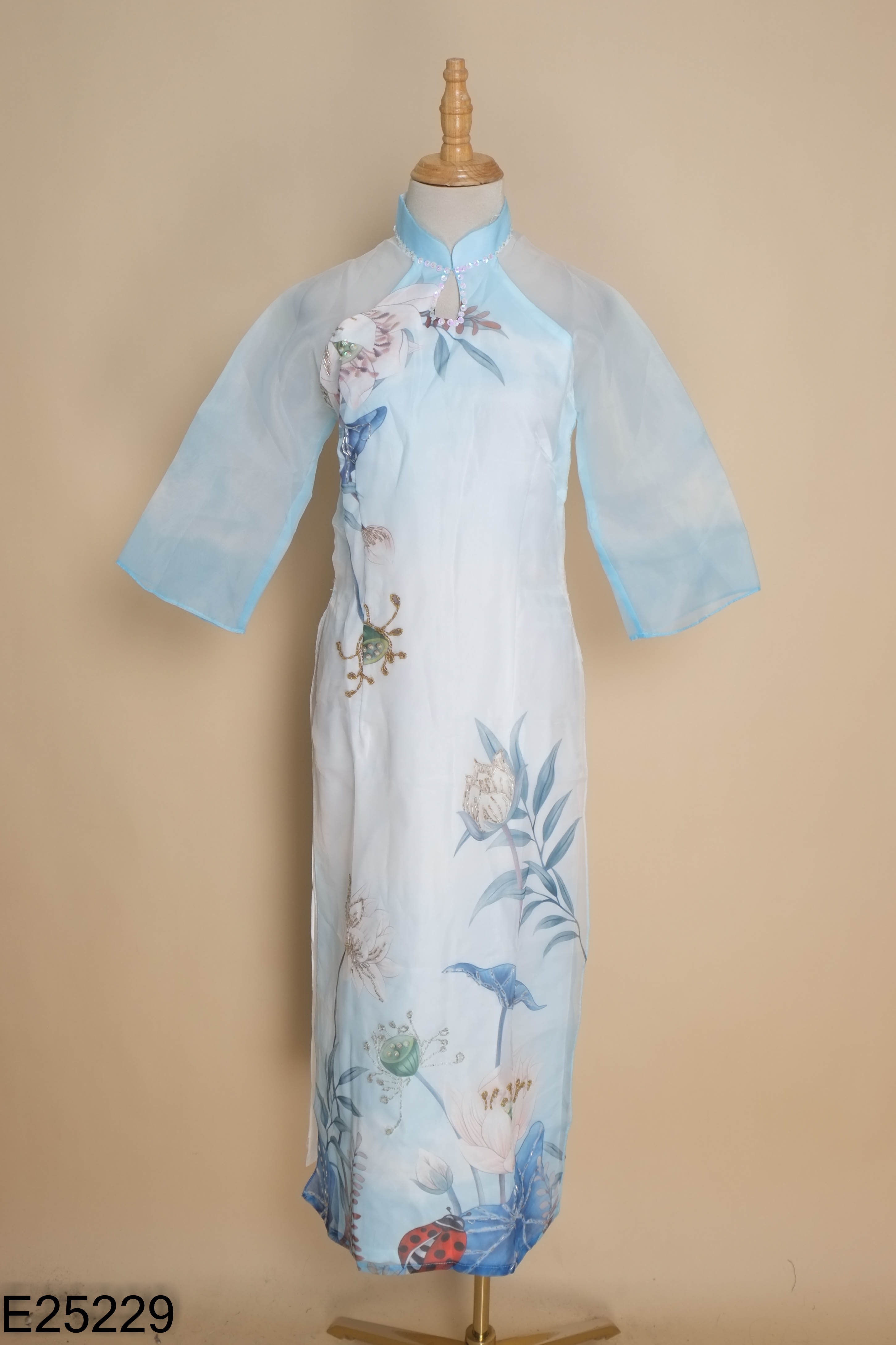 Áo dài xanh họa tiết