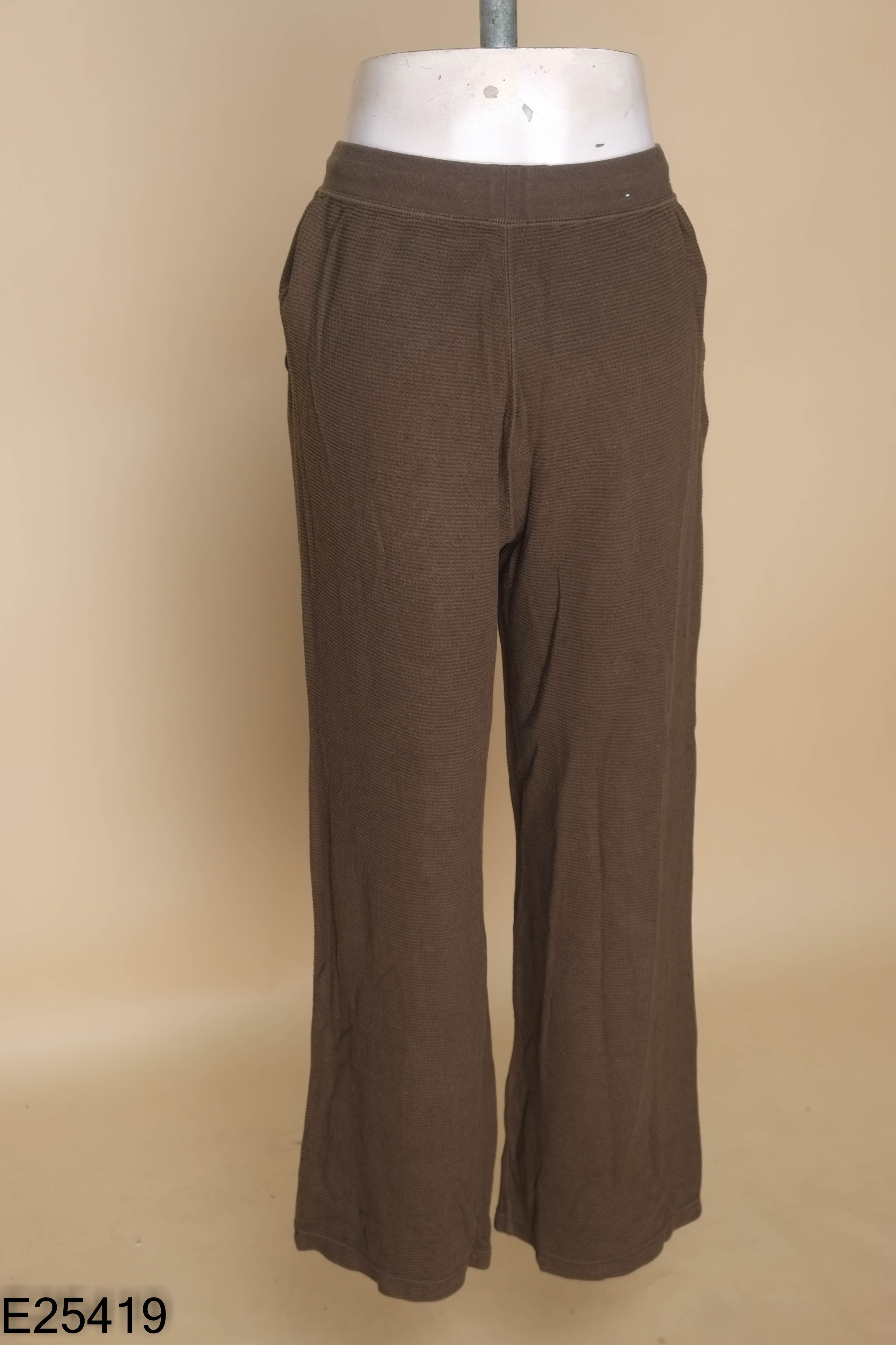 Quần len UNIQLO xanh rêu